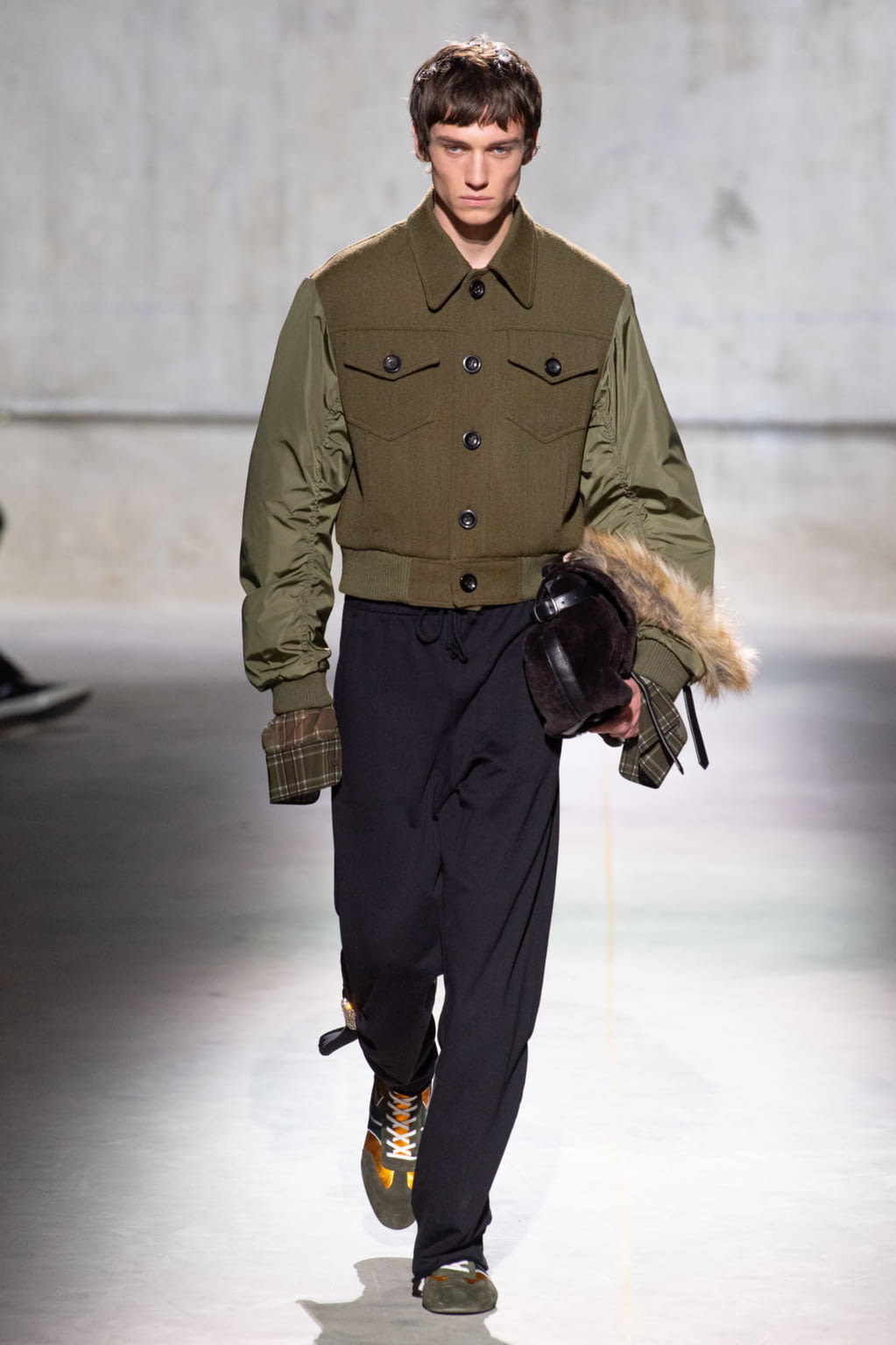 Fashion Week Paris Fall/Winter 2020 look 20 from the Dries Van Noten collection 男装