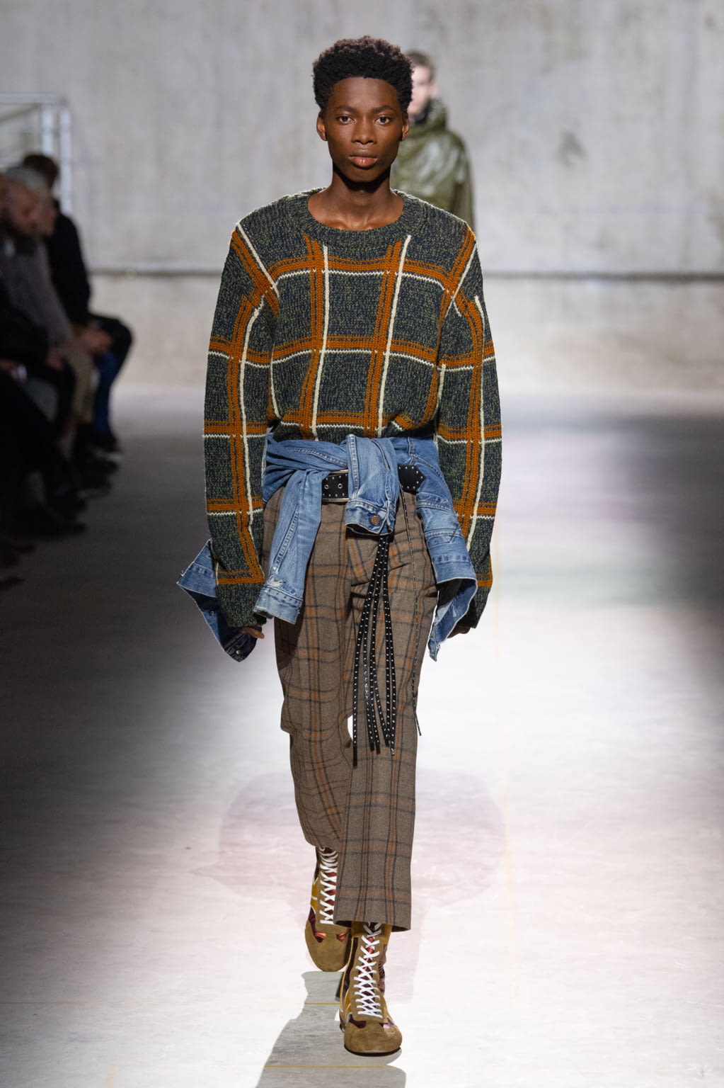 Fashion Week Paris Fall/Winter 2020 look 23 from the Dries Van Noten collection 男装