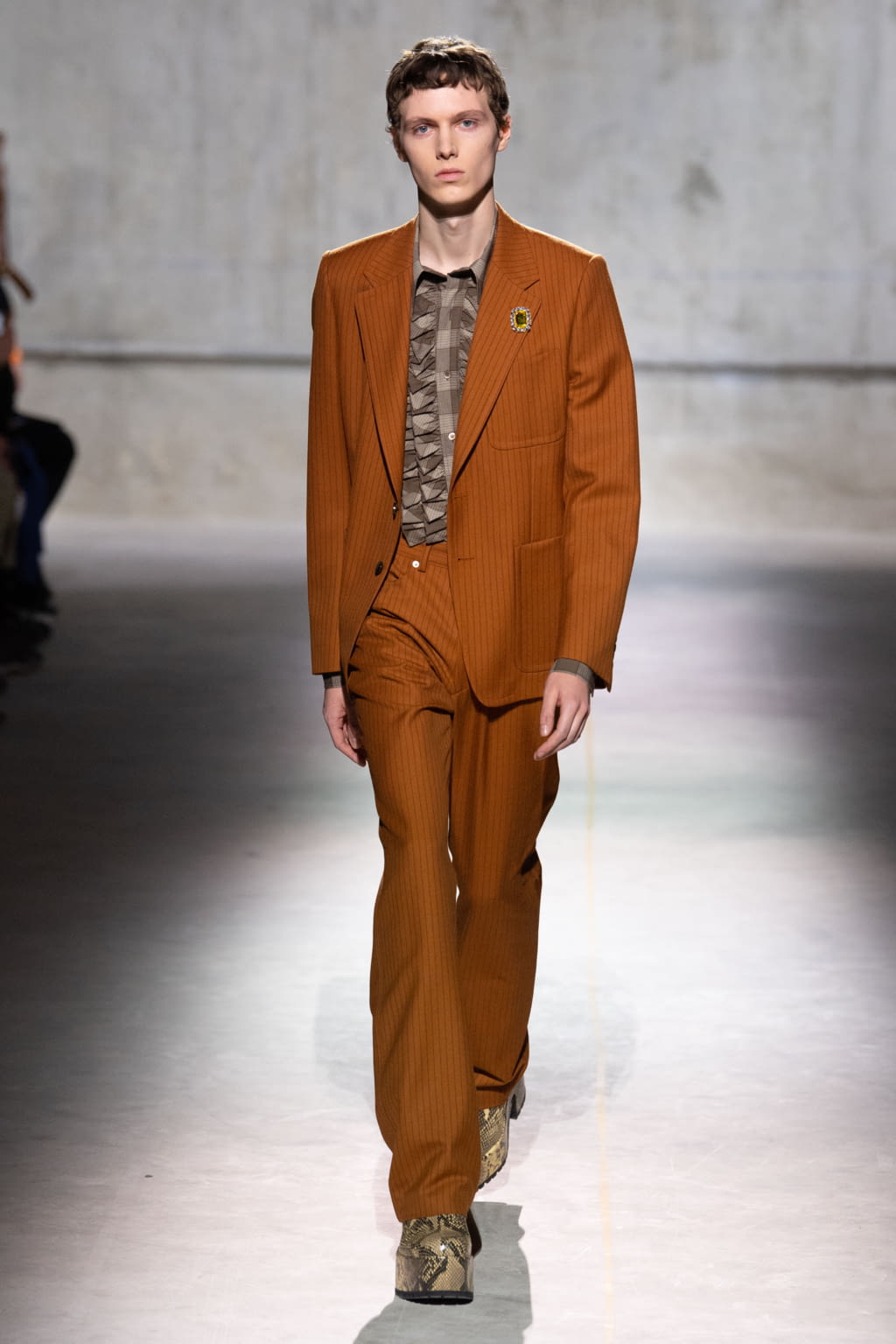 Fashion Week Paris Fall/Winter 2020 look 27 from the Dries Van Noten collection menswear
