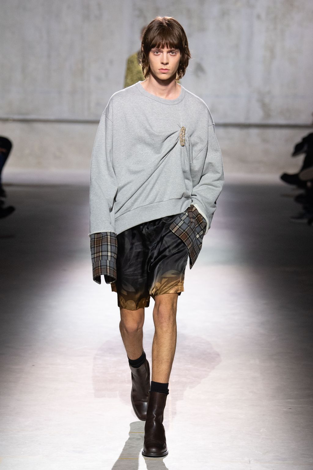 Fashion Week Paris Fall/Winter 2020 look 35 from the Dries Van Noten collection 男装