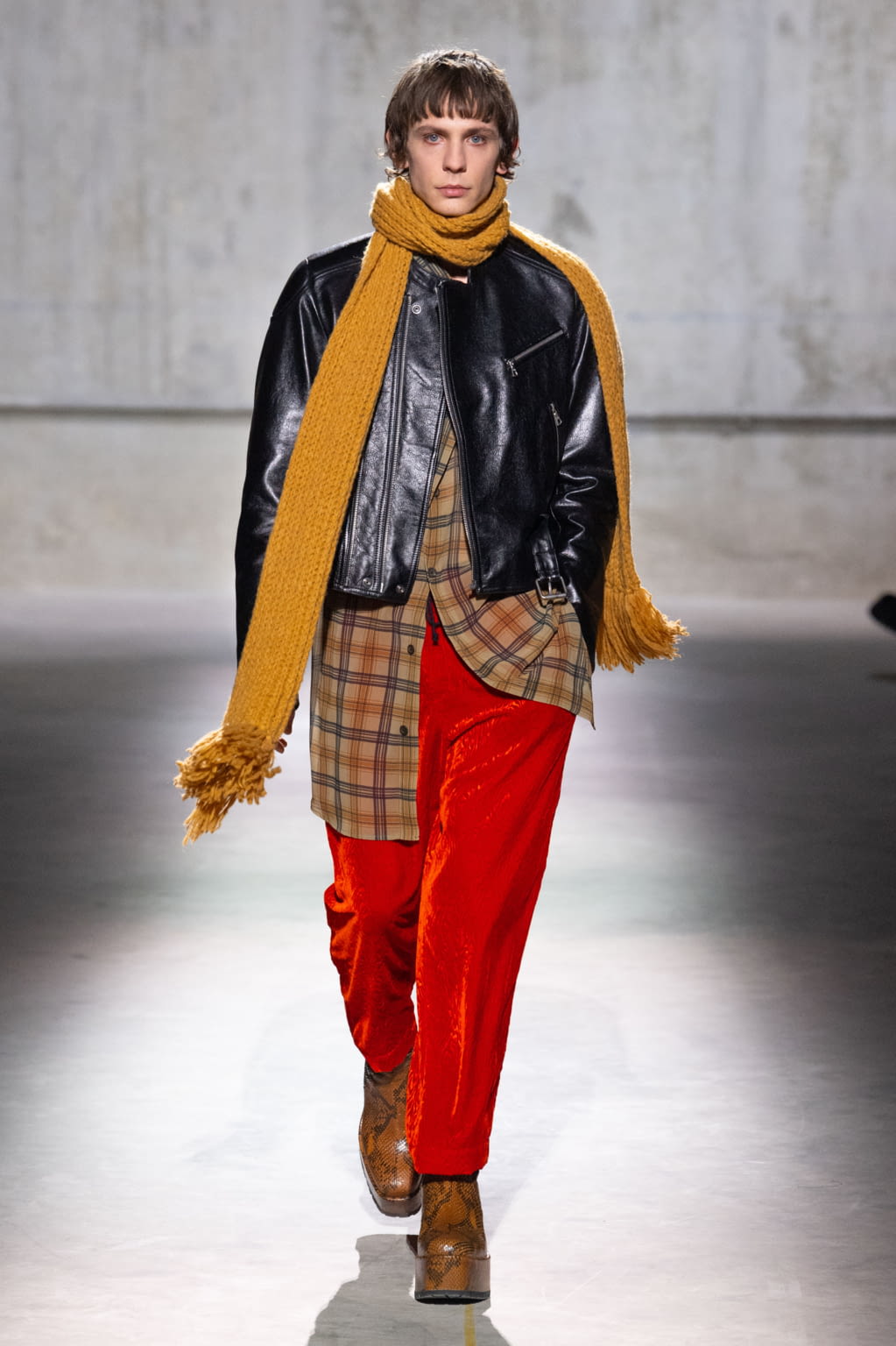 Fashion Week Paris Fall/Winter 2020 look 50 from the Dries Van Noten collection menswear