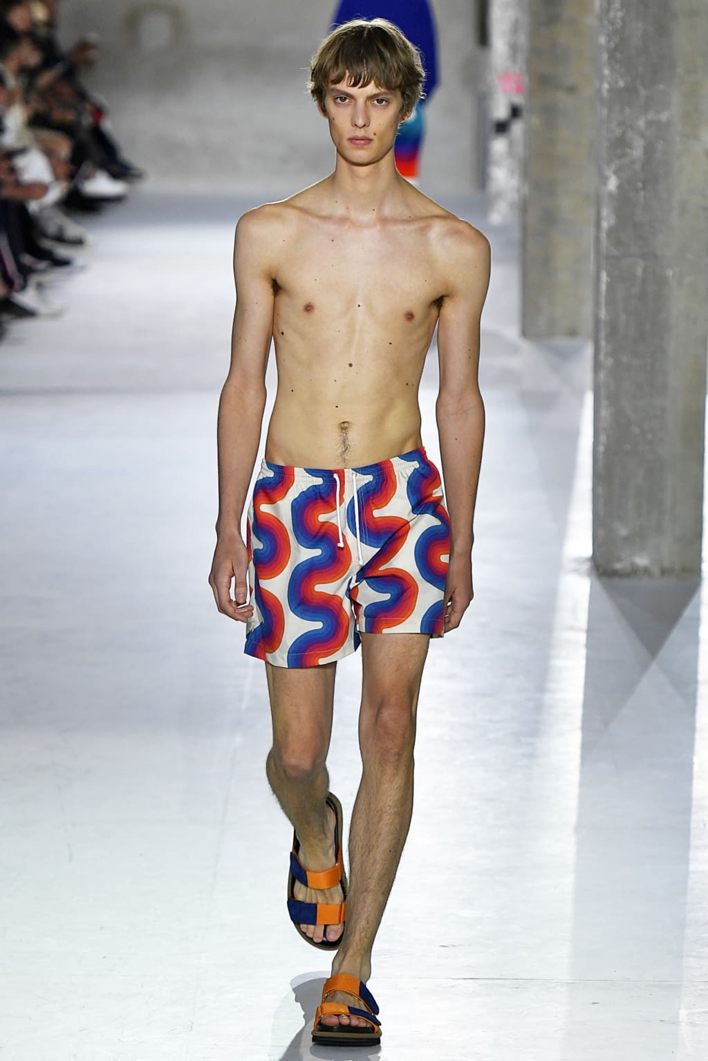 Fashion Week Paris Spring/Summer 2019 look 1 de la collection Dries Van Noten menswear