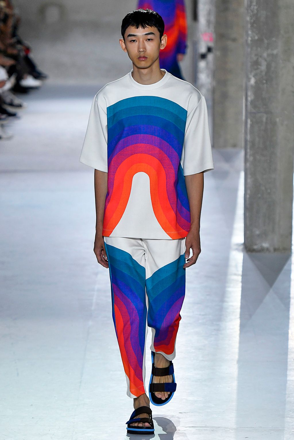 Fashion Week Paris Spring/Summer 2019 look 3 from the Dries Van Noten collection 男装