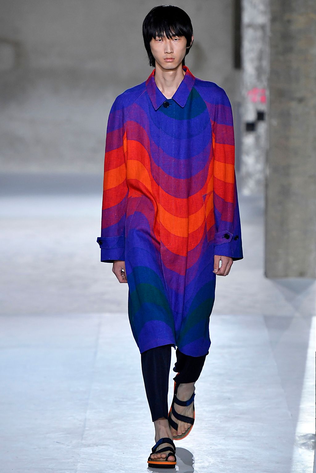 Fashion Week Paris Spring/Summer 2019 look 4 from the Dries Van Noten collection 男装
