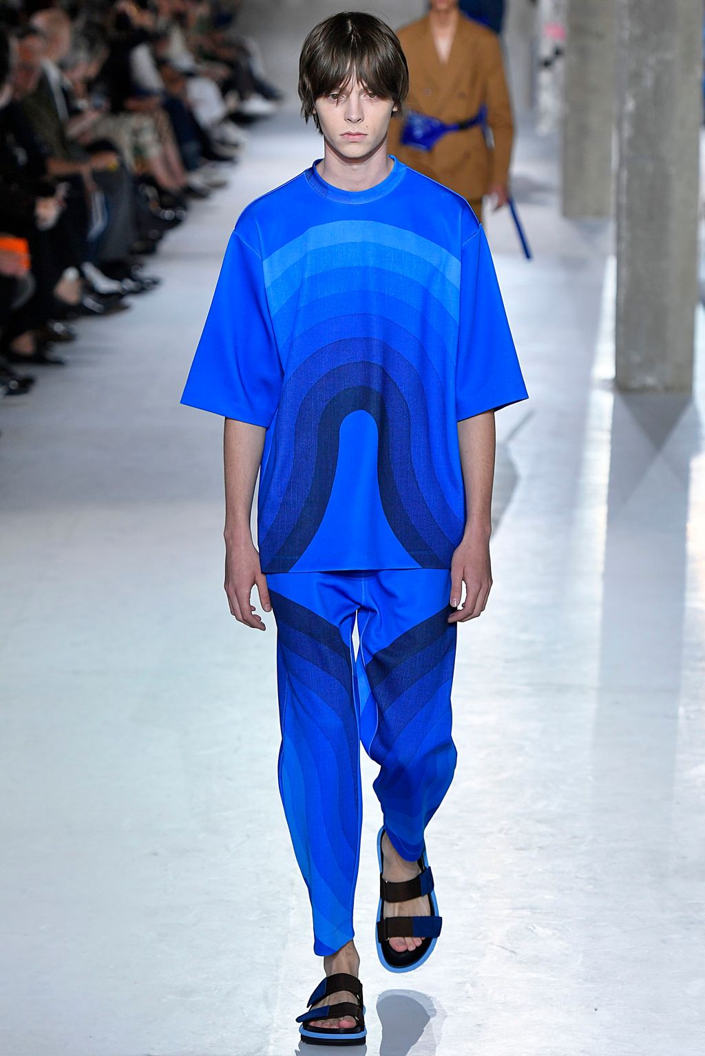 Fashion Week Paris Spring/Summer 2019 look 14 from the Dries Van Noten collection 男装