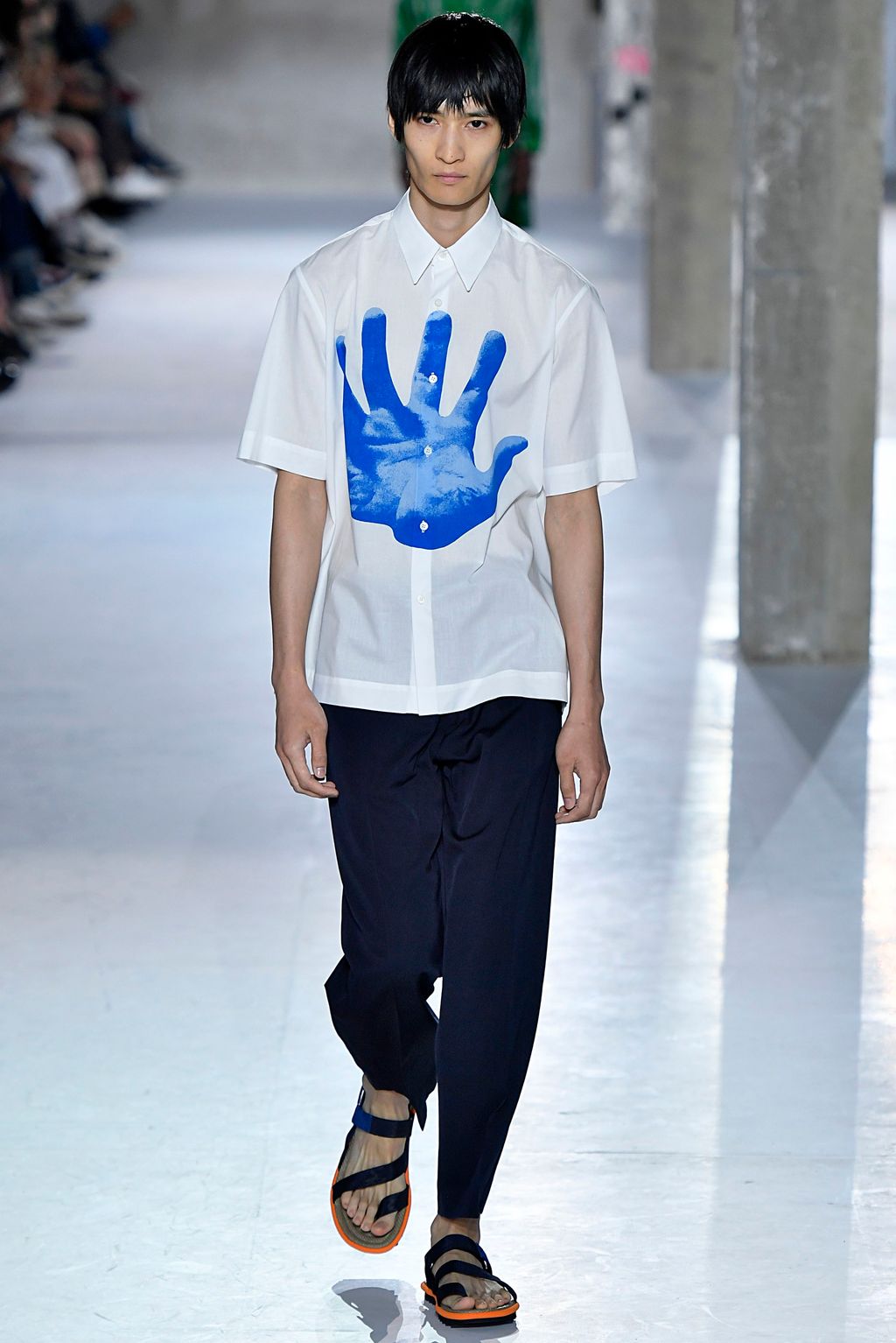 Fashion Week Paris Spring/Summer 2019 look 19 from the Dries Van Noten collection menswear