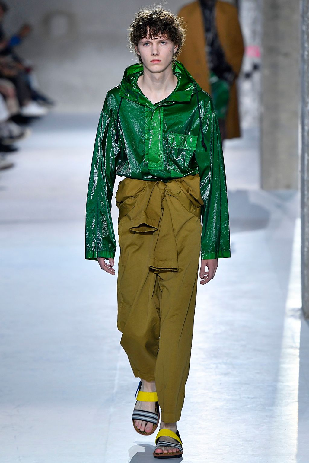Fashion Week Paris Spring/Summer 2019 look 22 from the Dries Van Noten collection 男装