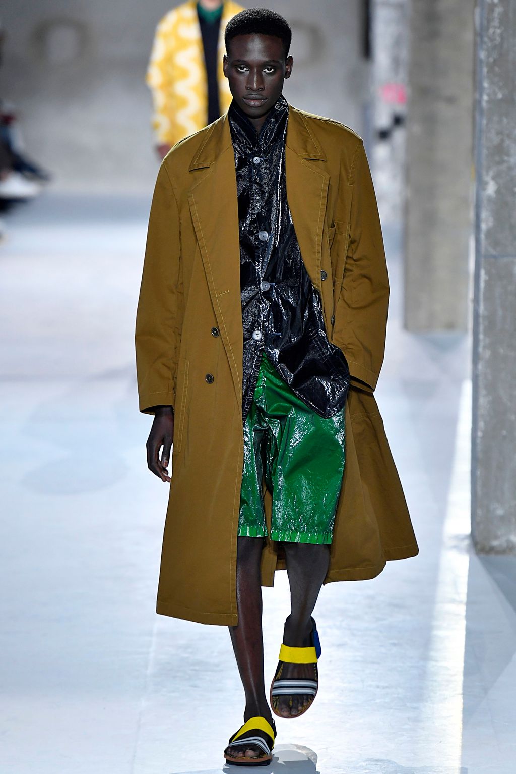 Fashion Week Paris Spring/Summer 2019 look 23 from the Dries Van Noten collection 男装