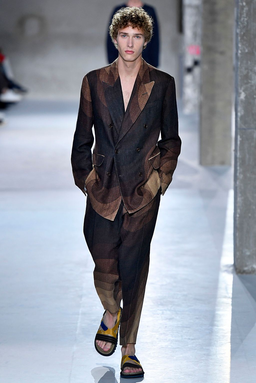Fashion Week Paris Spring/Summer 2019 look 30 from the Dries Van Noten collection 男装