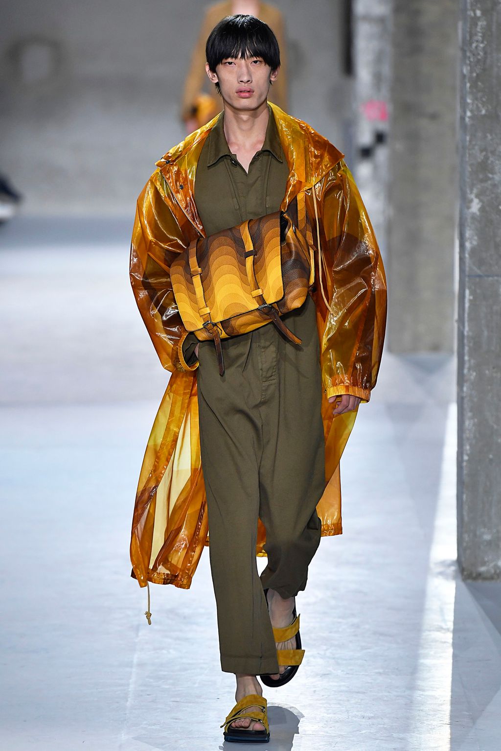 Fashion Week Paris Spring/Summer 2019 look 39 from the Dries Van Noten collection 男装