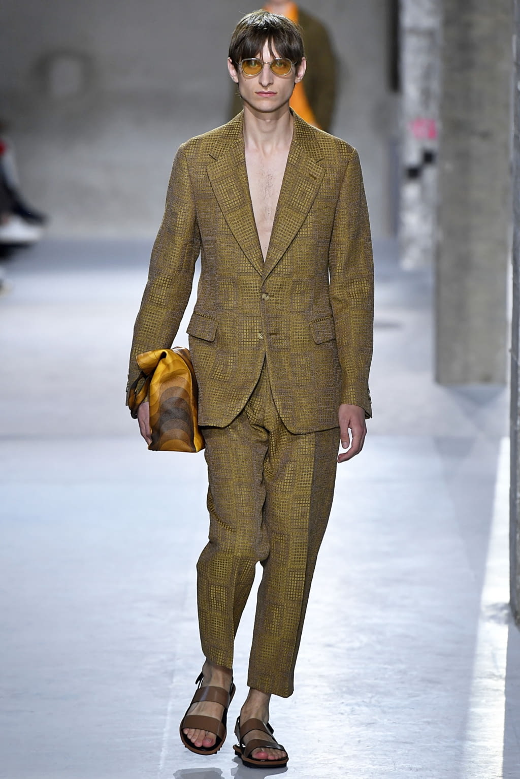 Fashion Week Paris Spring/Summer 2019 look 41 from the Dries Van Noten collection 男装