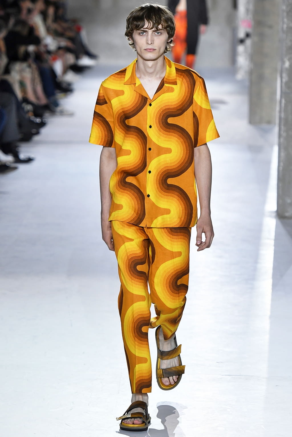 Fashion Week Paris Spring/Summer 2019 look 43 from the Dries Van Noten collection 男装