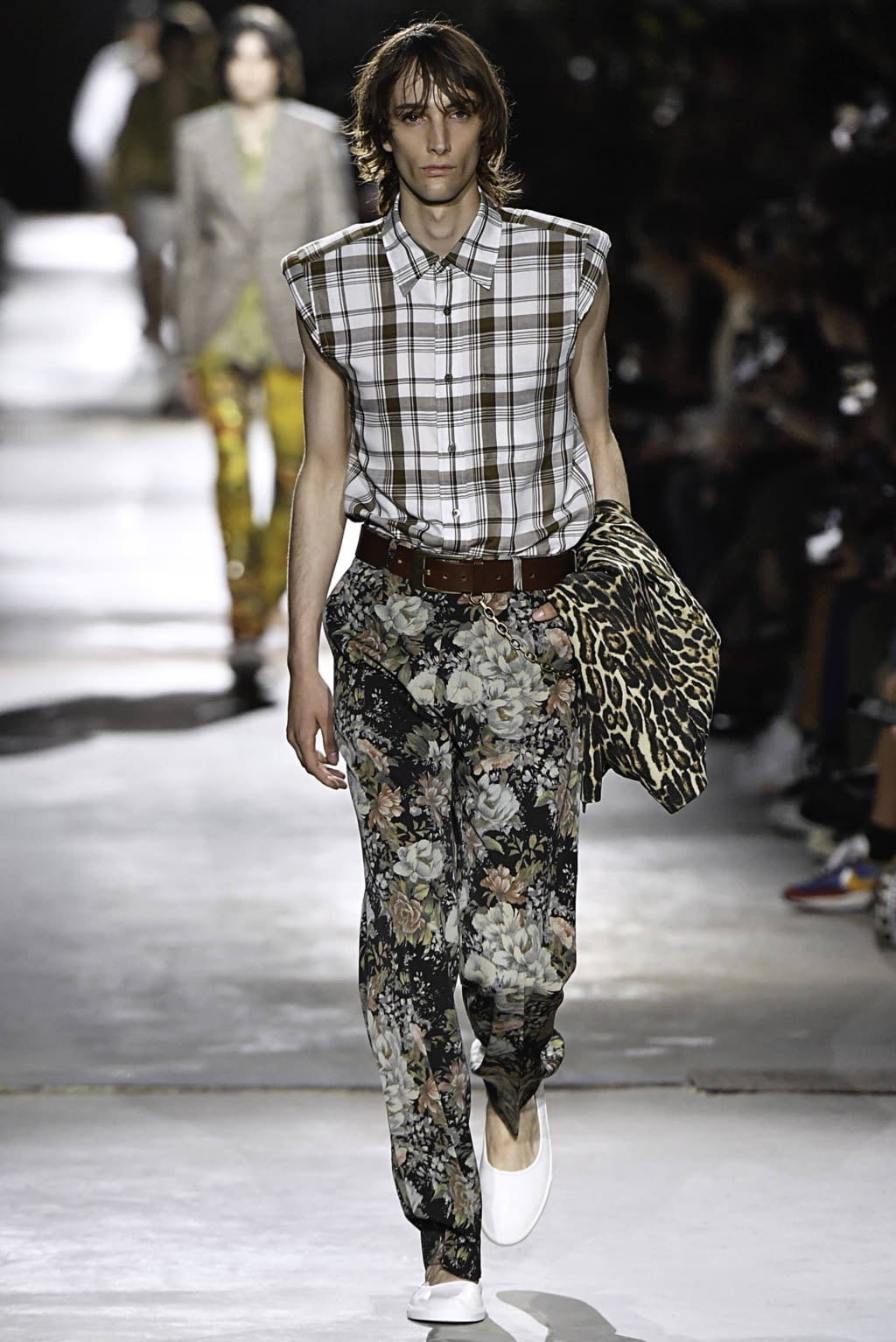 Fashion Week Paris Spring/Summer 2020 look 1 from the Dries Van Noten collection 男装