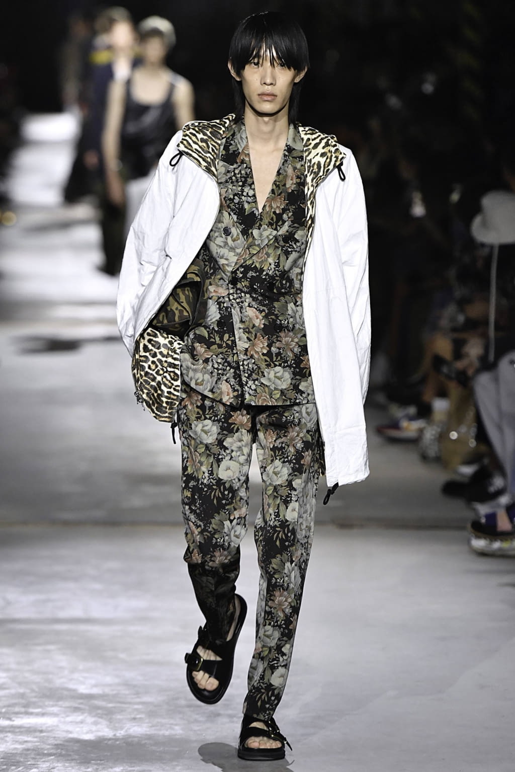 Fashion Week Paris Spring/Summer 2020 look 4 from the Dries Van Noten collection 男装