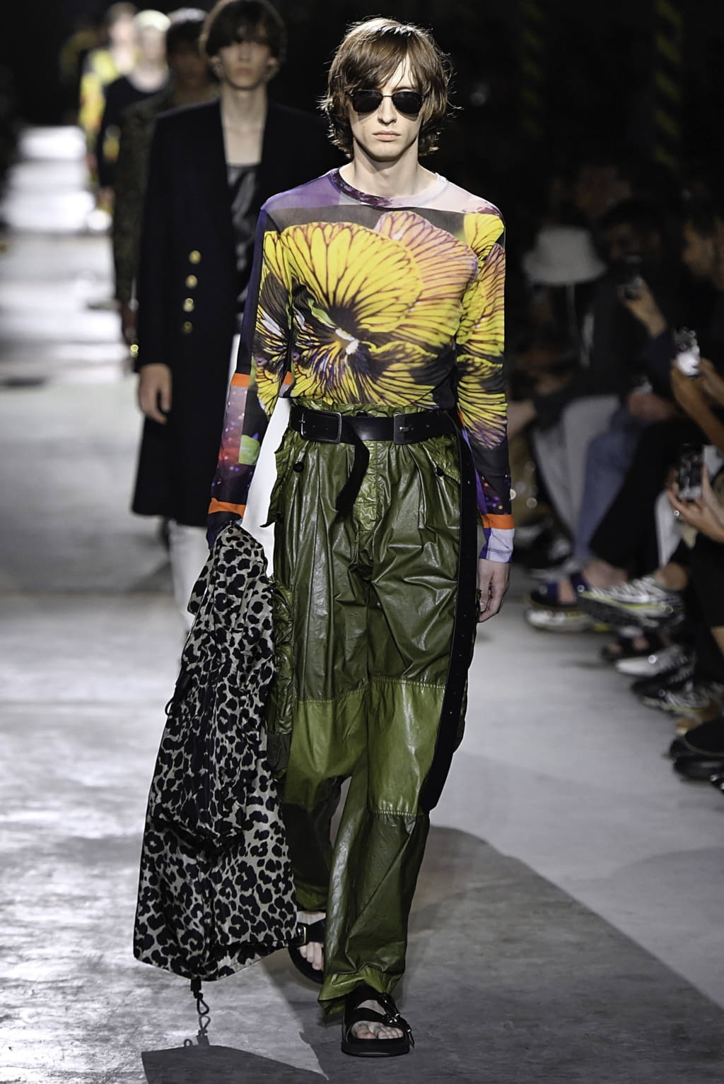 Fashion Week Paris Spring/Summer 2020 look 7 de la collection Dries Van Noten menswear