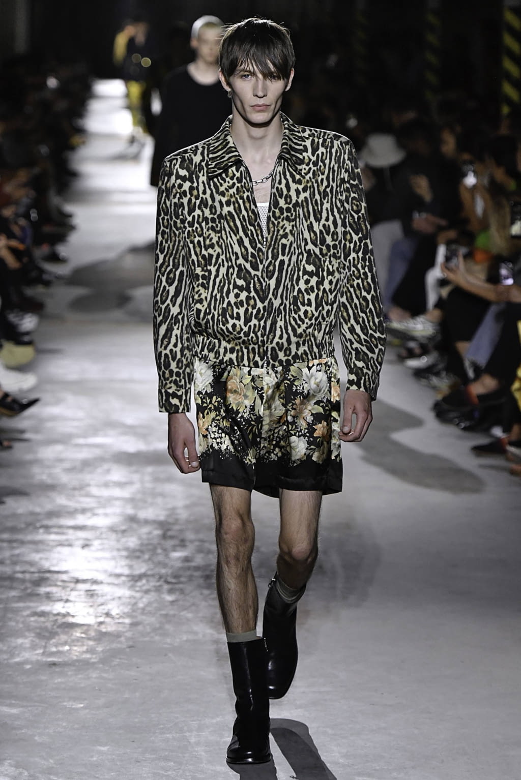 Fashion Week Paris Spring/Summer 2020 look 9 from the Dries Van Noten collection 男装