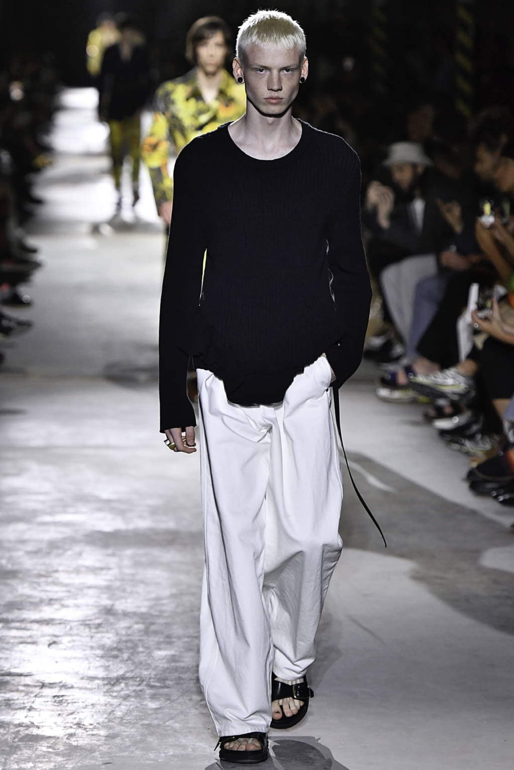 Fashion Week Paris Spring/Summer 2020 look 10 de la collection Dries Van Noten menswear