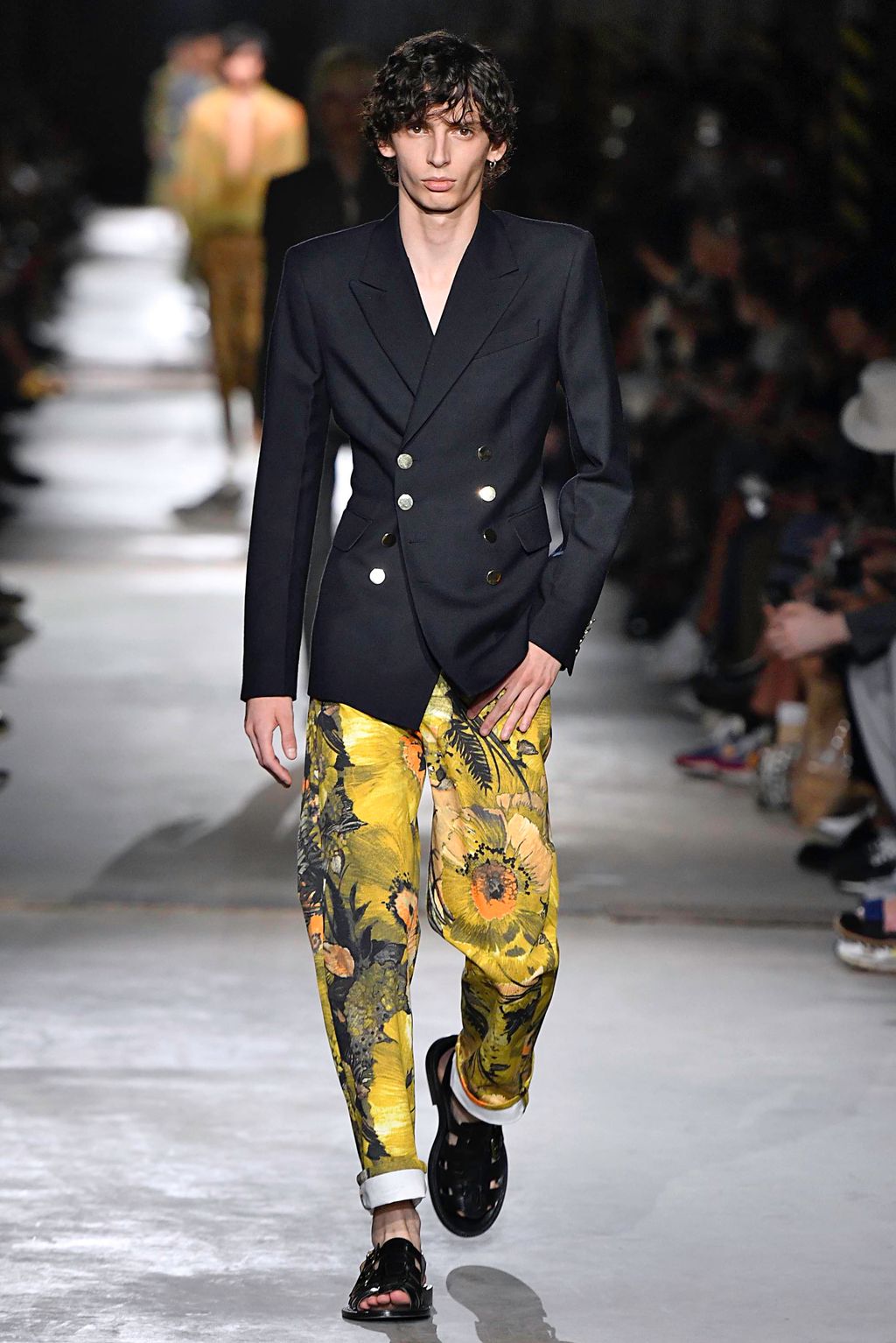 Fashion Week Paris Spring/Summer 2020 look 12 de la collection Dries Van Noten menswear