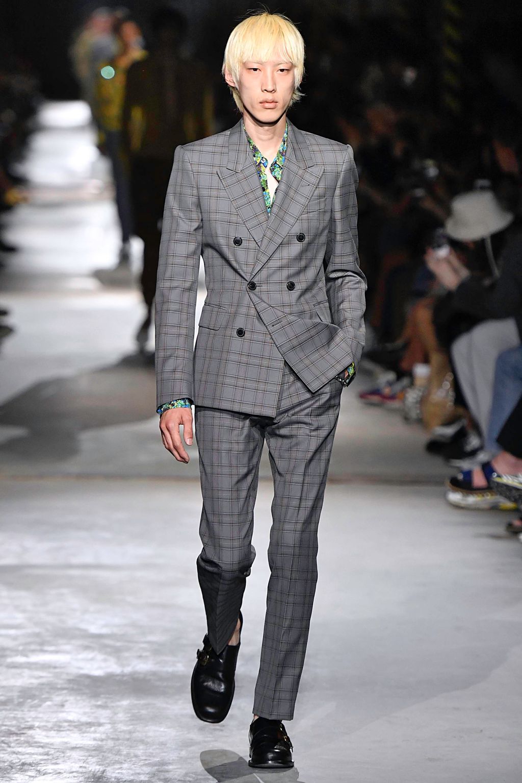 Fashion Week Paris Spring/Summer 2020 look 13 from the Dries Van Noten collection 男装