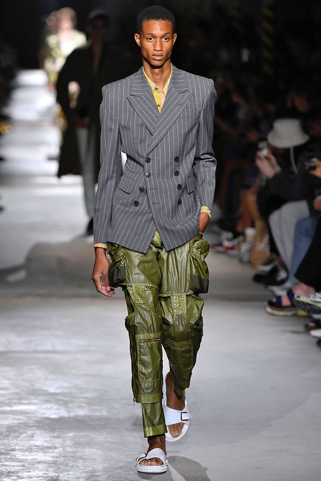 Fashion Week Paris Spring/Summer 2020 look 16 from the Dries Van Noten collection 男装