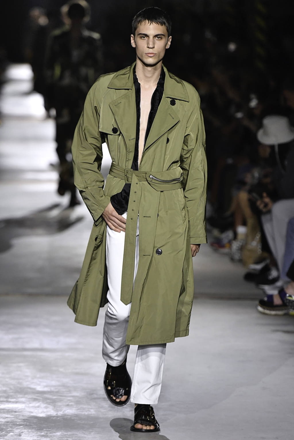 Fashion Week Paris Spring/Summer 2020 look 17 from the Dries Van Noten collection 男装