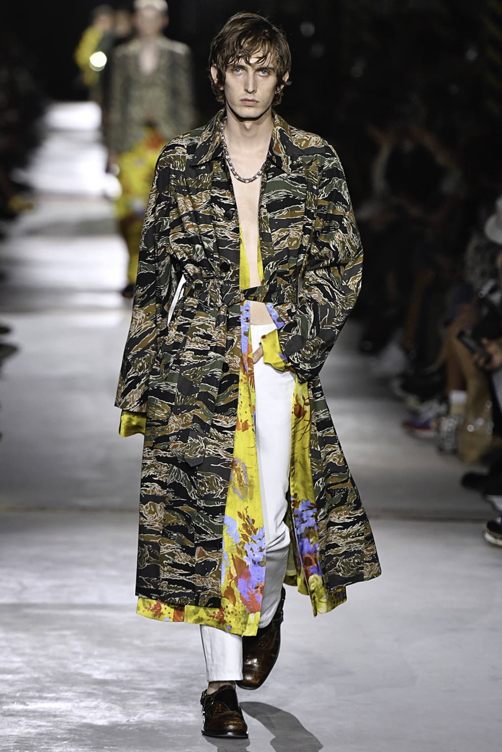 Fashion Week Paris Spring/Summer 2020 look 20 from the Dries Van Noten collection 男装