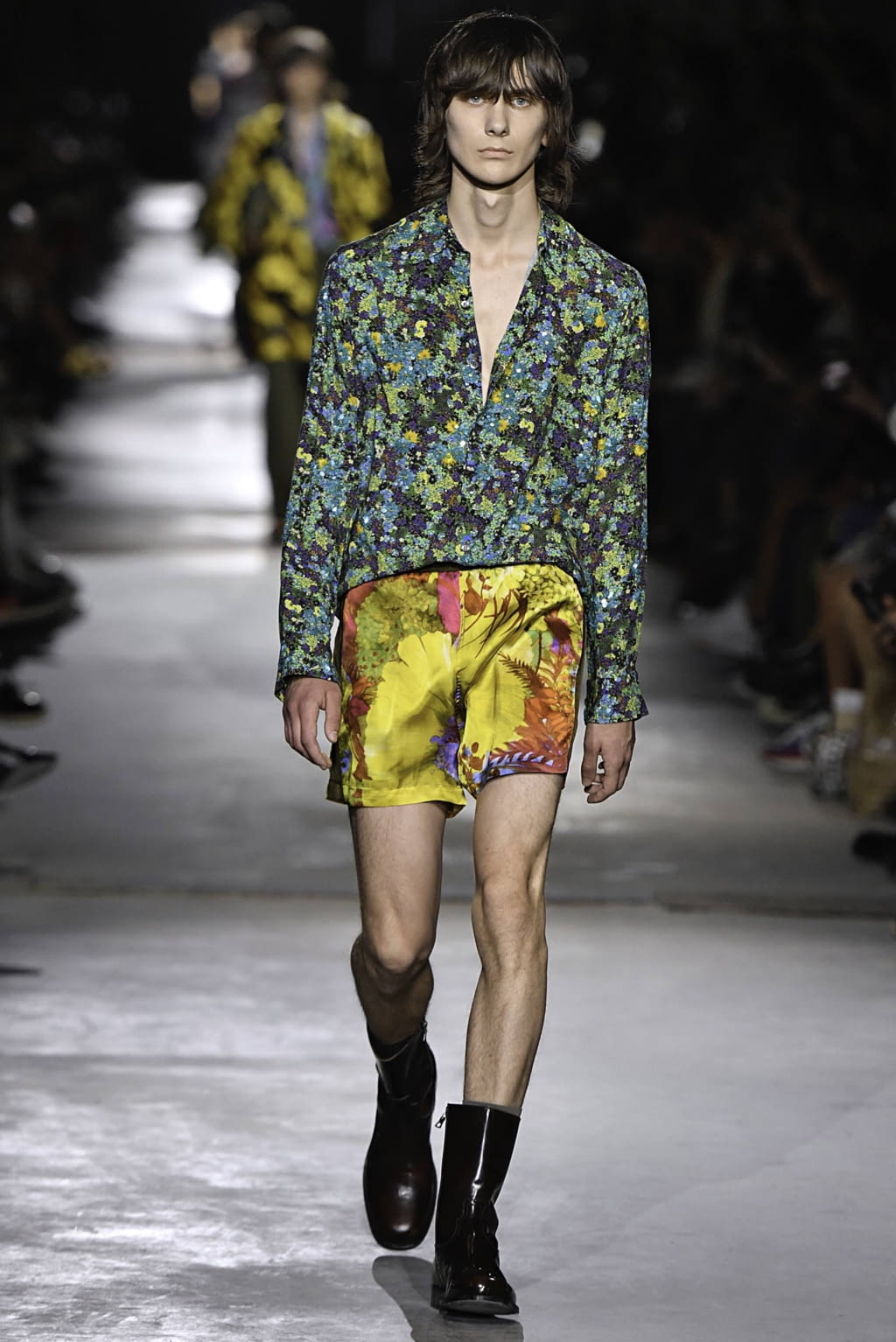 Fashion Week Paris Spring/Summer 2020 look 23 from the Dries Van Noten collection 男装
