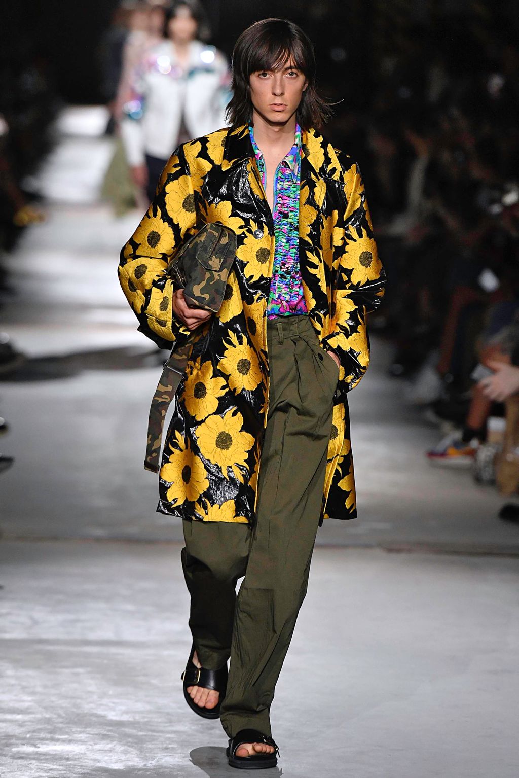 Fashion Week Paris Spring/Summer 2020 look 24 from the Dries Van Noten collection 男装