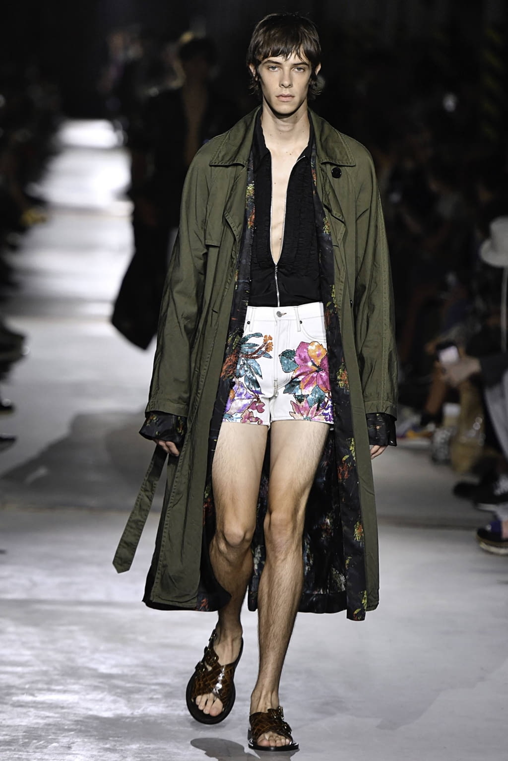 Fashion Week Paris Spring/Summer 2020 look 28 from the Dries Van Noten collection 男装
