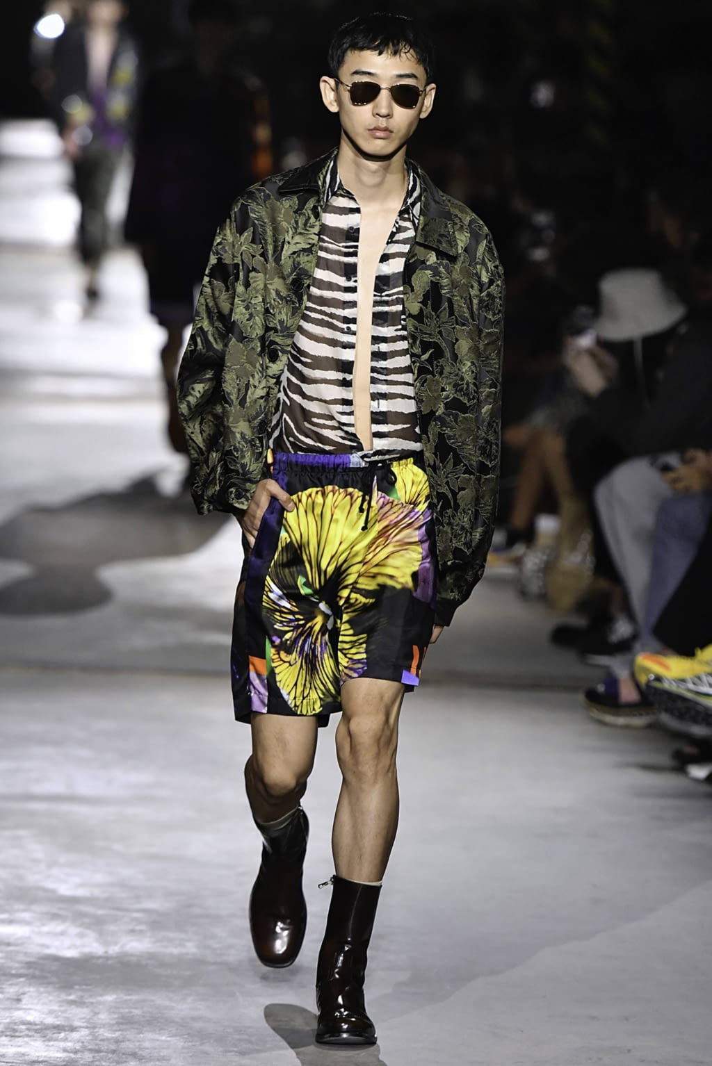 Fashion Week Paris Spring/Summer 2020 look 31 from the Dries Van Noten collection 男装