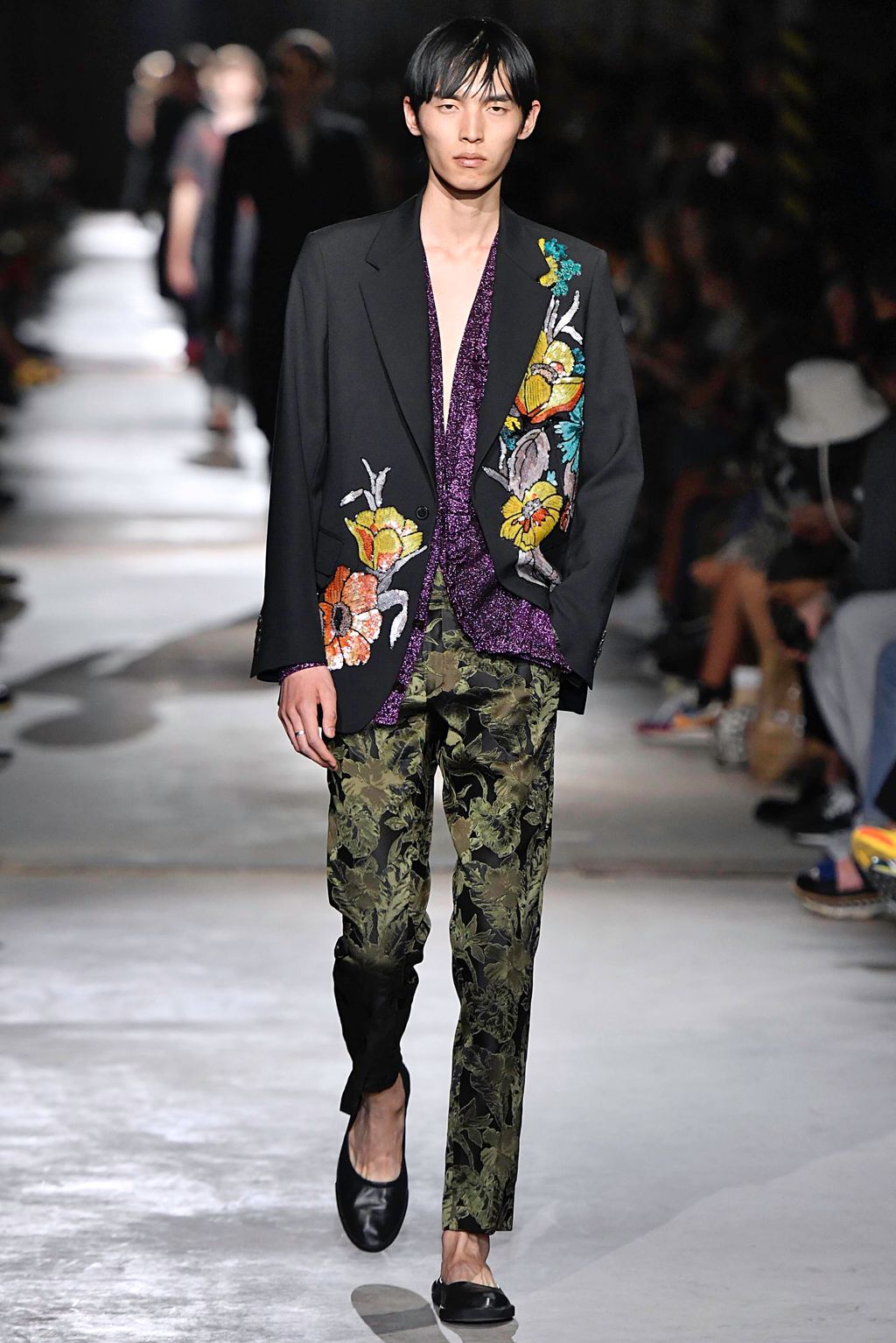 Fashion Week Paris Spring/Summer 2020 look 33 from the Dries Van Noten collection 男装