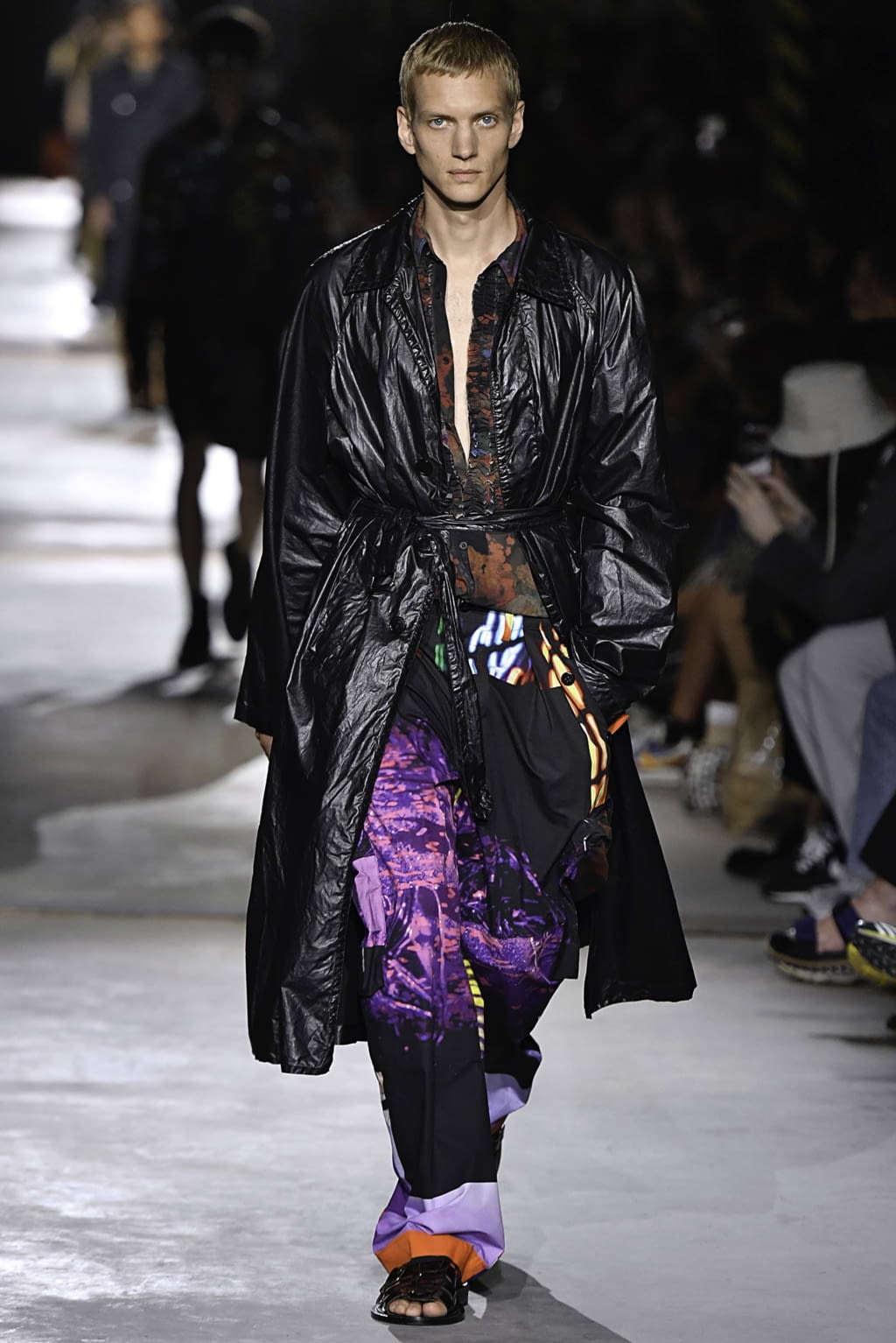Fashion Week Paris Spring/Summer 2020 look 36 from the Dries Van Noten collection 男装