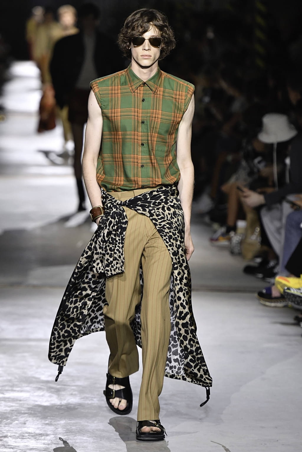Fashion Week Paris Spring/Summer 2020 look 39 from the Dries Van Noten collection 男装