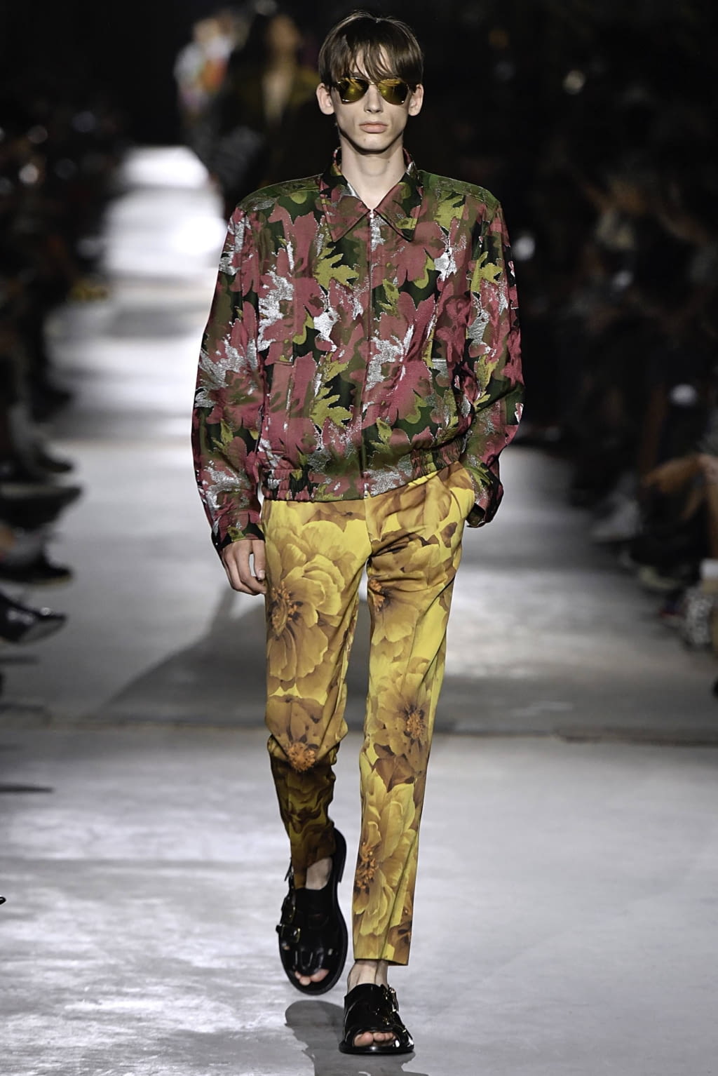 Fashion Week Paris Spring/Summer 2020 look 48 from the Dries Van Noten collection 男装
