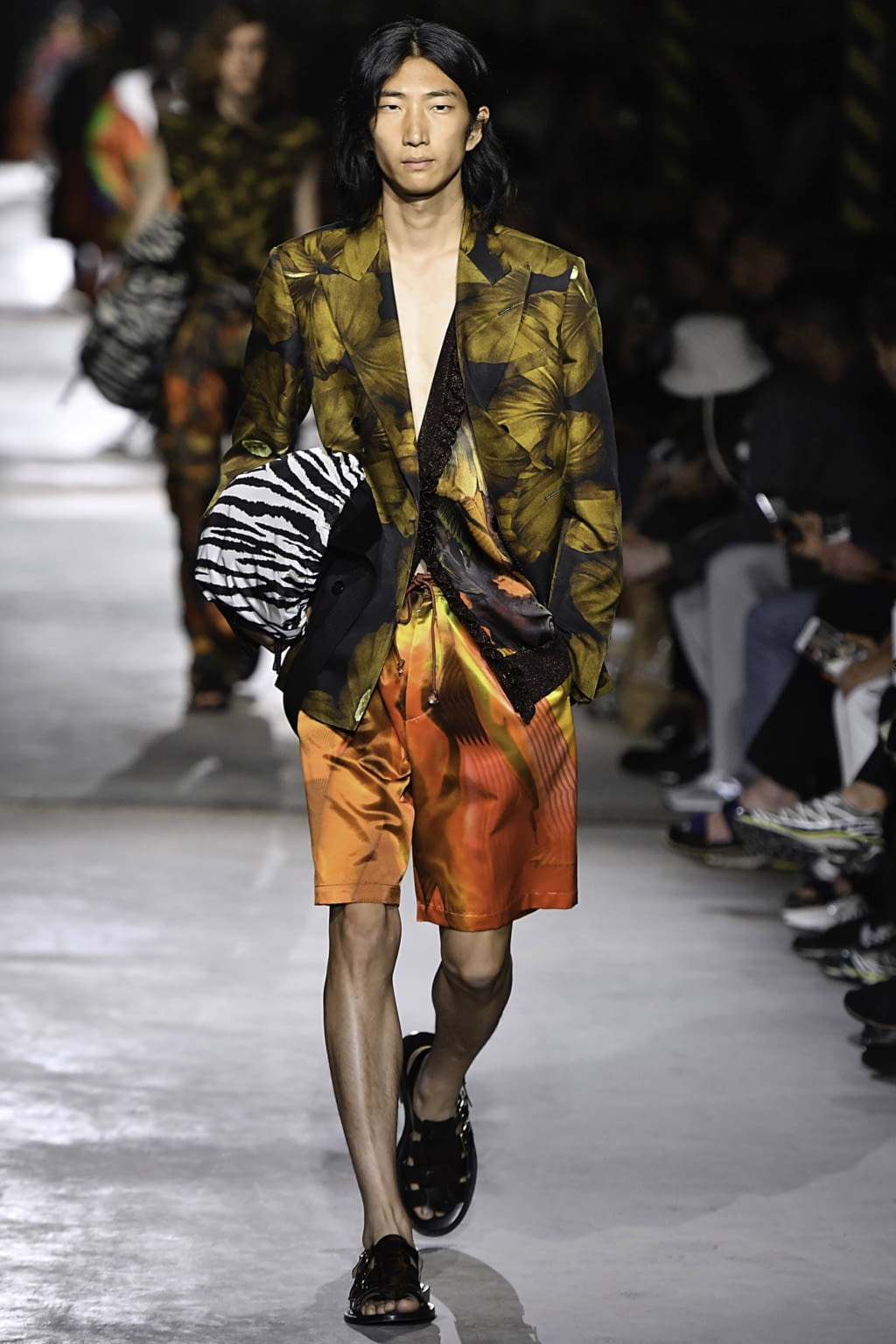 Fashion Week Paris Spring/Summer 2020 look 50 from the Dries Van Noten collection menswear