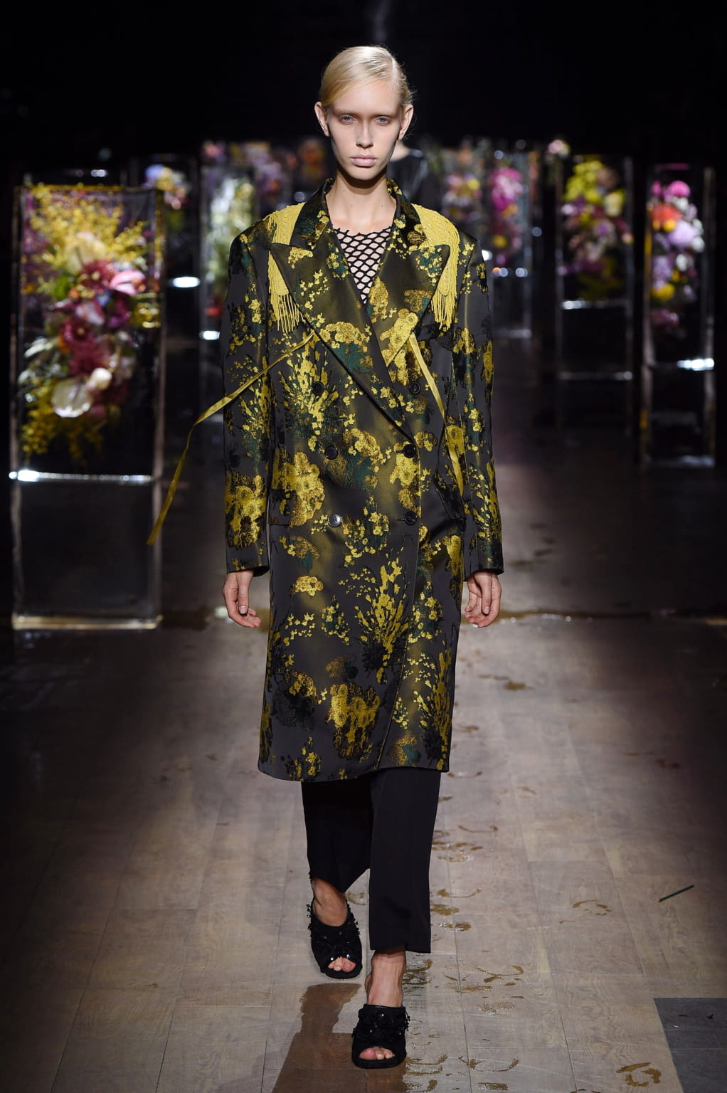 Fashion Week Paris Spring/Summer 2017 look 14 from the Dries Van Noten collection 女装