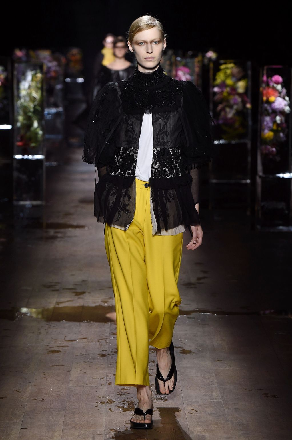 Fashion Week Paris Spring/Summer 2017 look 16 from the Dries Van Noten collection 女装
