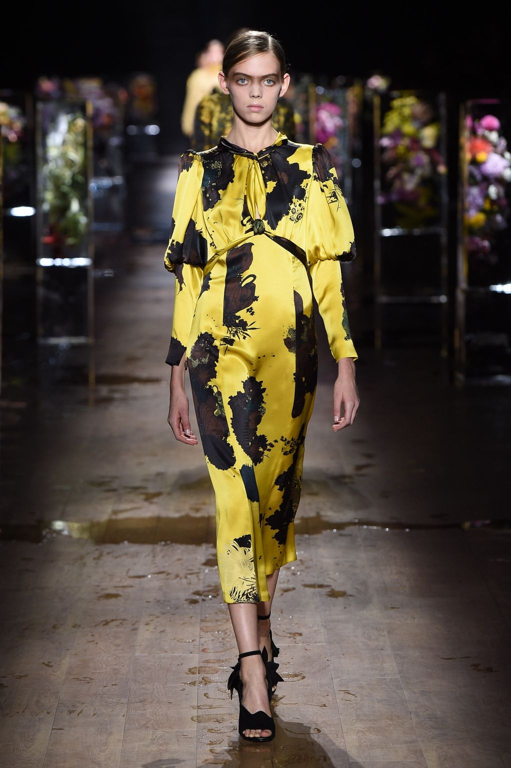 Fashion Week Paris Spring/Summer 2017 look 19 from the Dries Van Noten collection 女装