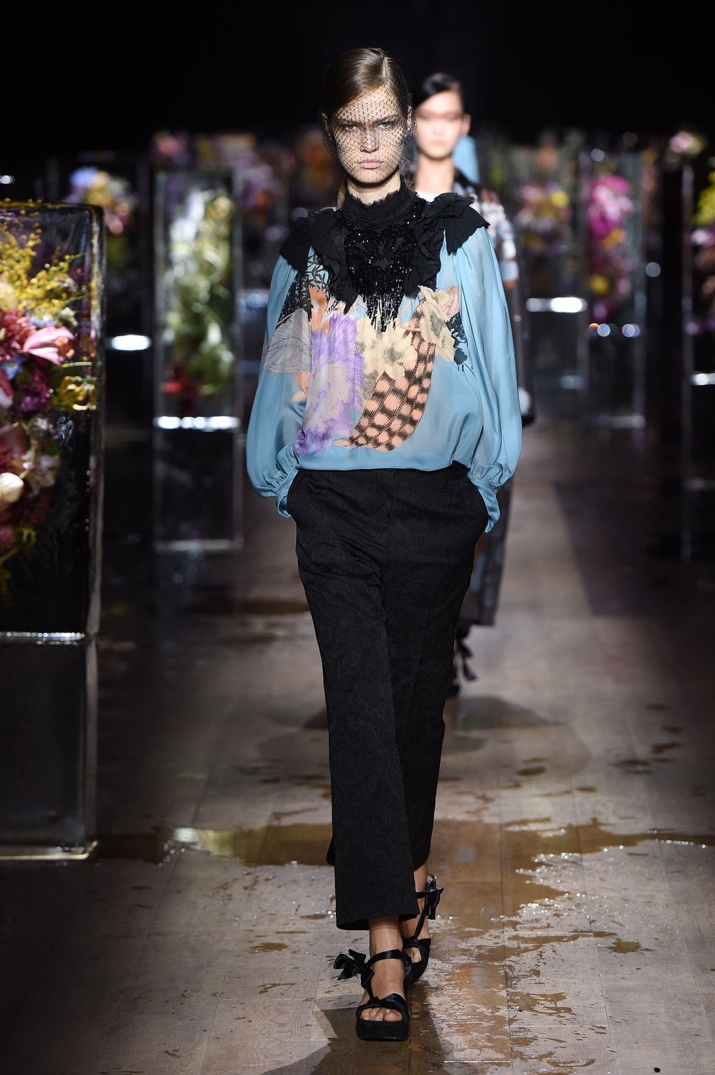 Fashion Week Paris Spring/Summer 2017 look 32 from the Dries Van Noten collection 女装