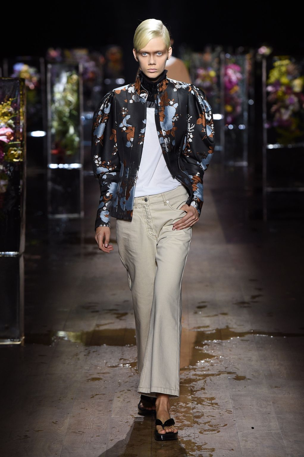 Fashion Week Paris Spring/Summer 2017 look 37 from the Dries Van Noten collection 女装
