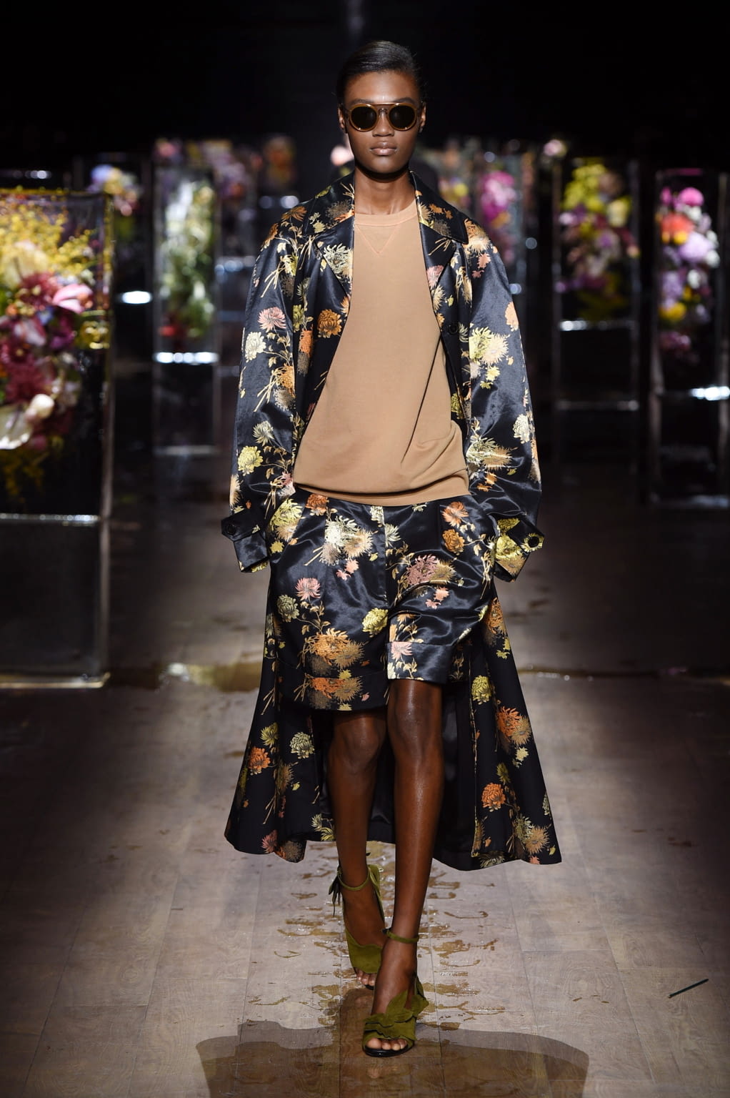 Fashion Week Paris Spring/Summer 2017 look 48 from the Dries Van Noten collection 女装