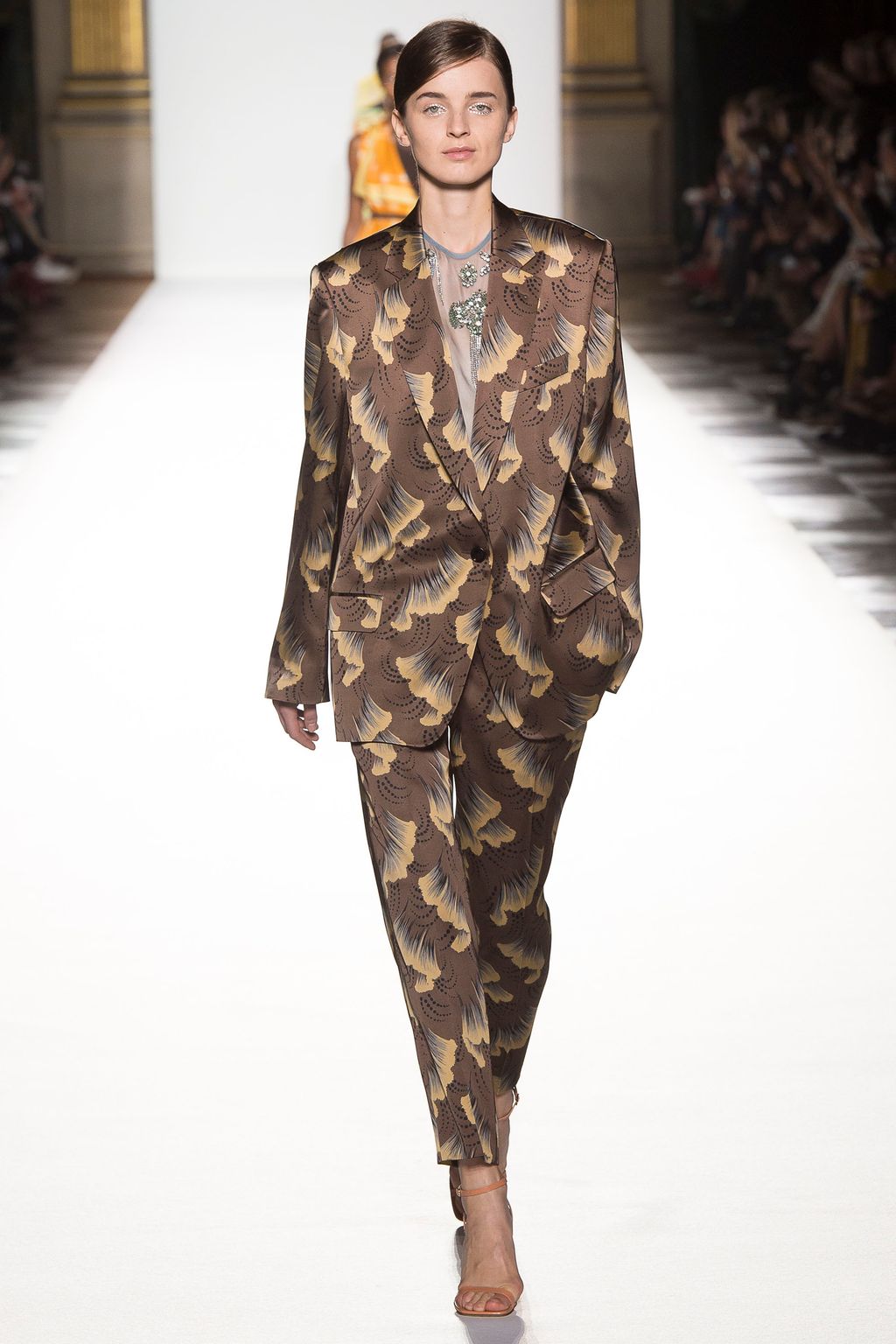 Fashion Week Paris Spring/Summer 2018 look 14 from the Dries Van Noten collection 女装