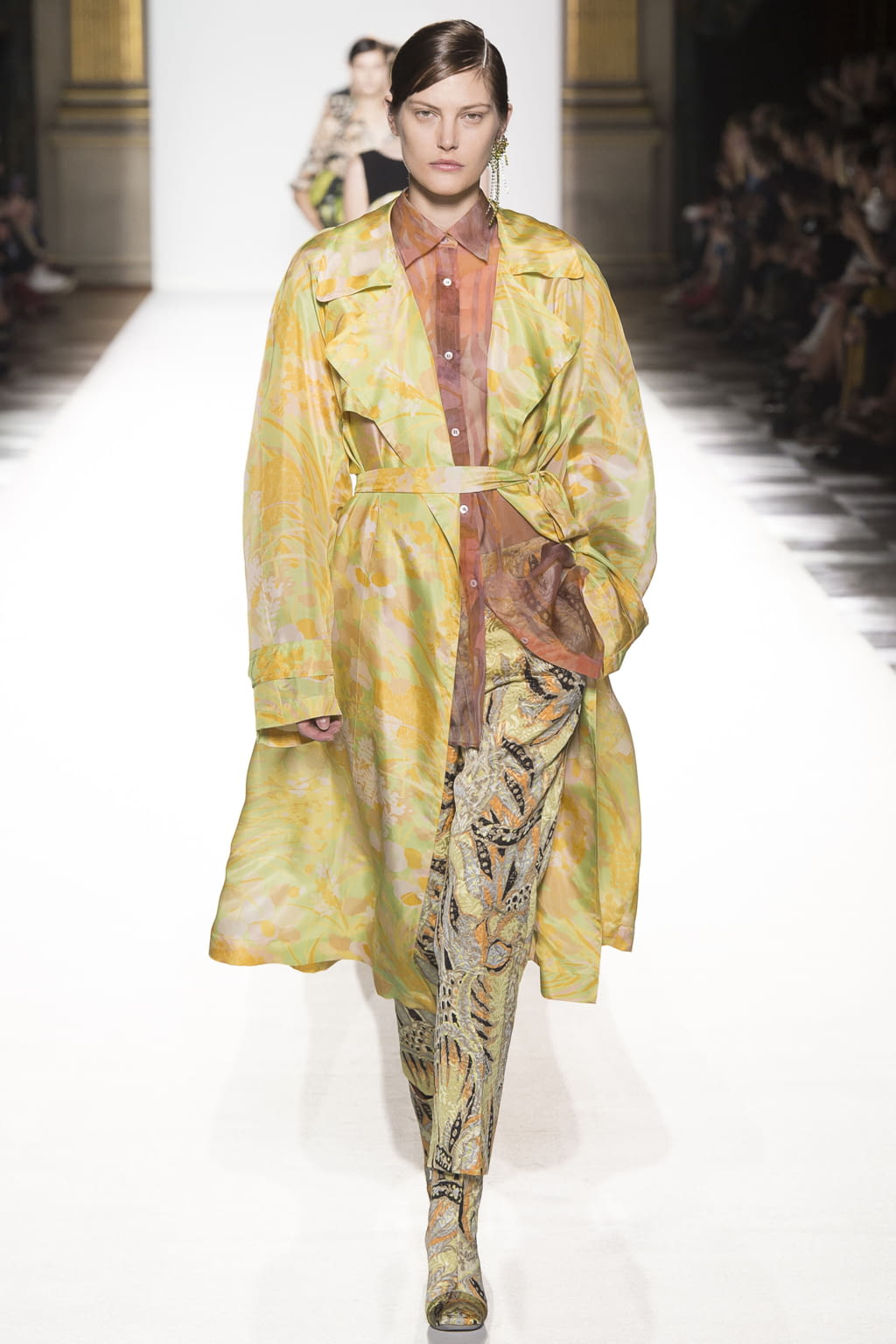 Fashion Week Paris Spring/Summer 2018 look 18 from the Dries Van Noten collection womenswear