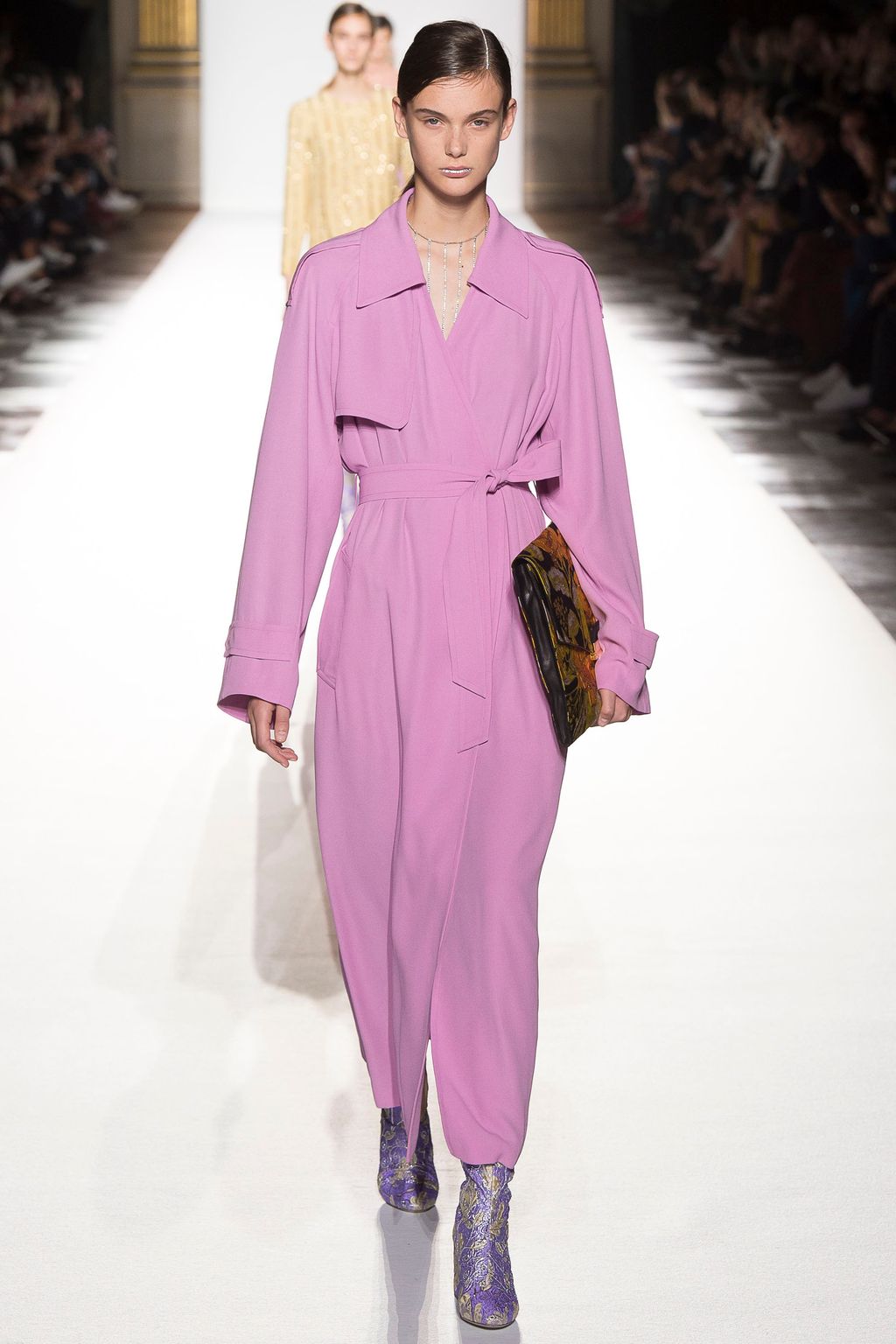 Fashion Week Paris Spring/Summer 2018 look 47 from the Dries Van Noten collection 女装