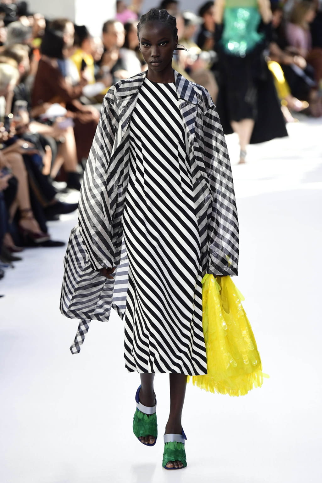 Fashion Week Paris Spring/Summer 2019 look 6 from the Dries Van Noten collection womenswear