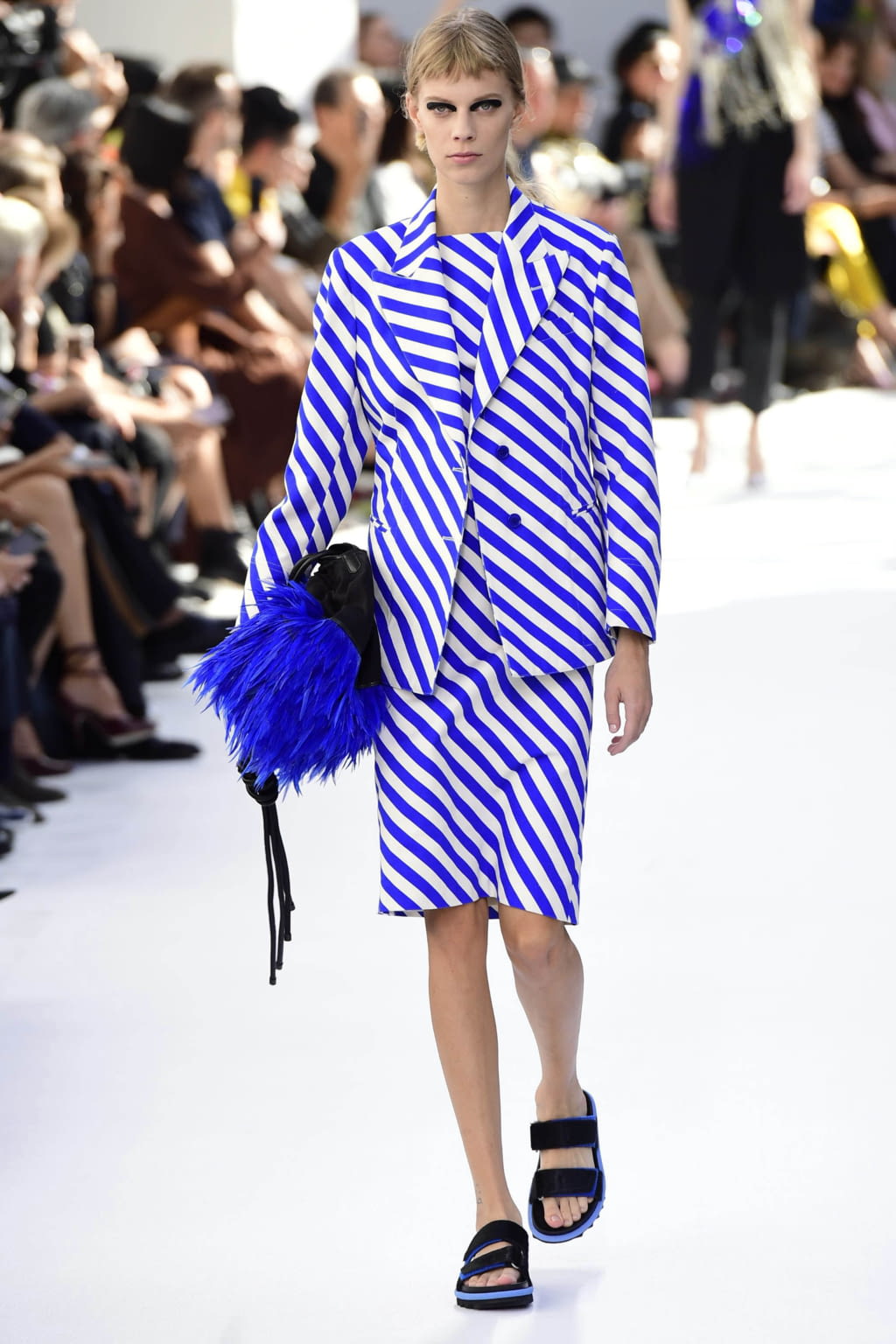 Fashion Week Paris Spring/Summer 2019 look 23 de la collection Dries Van Noten womenswear