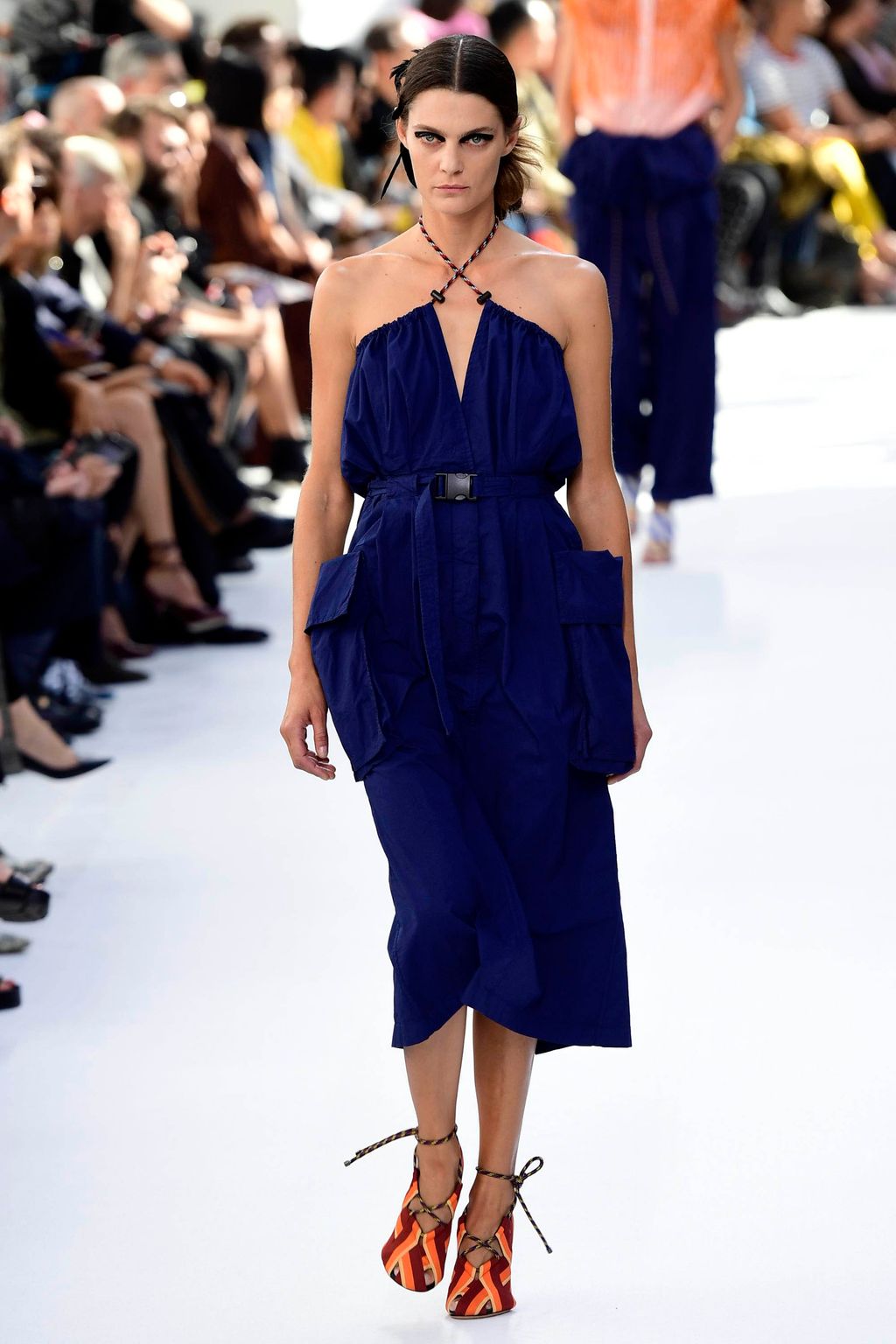 Fashion Week Paris Spring/Summer 2019 look 32 from the Dries Van Noten collection 女装