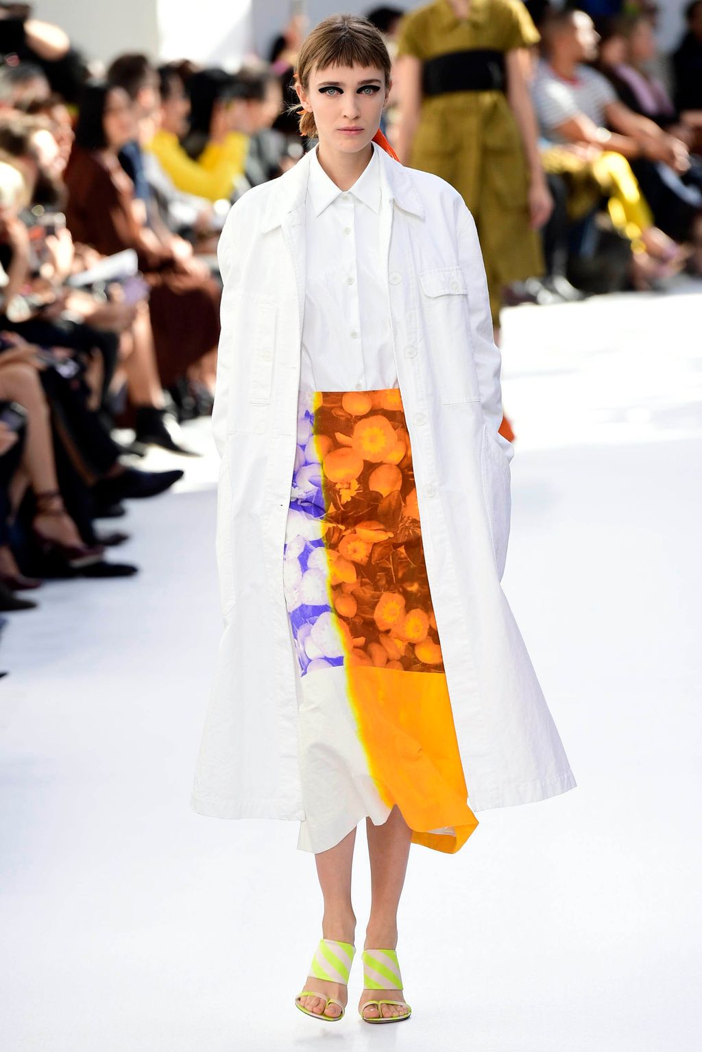 Fashion Week Paris Spring/Summer 2019 look 38 from the Dries Van Noten collection 女装