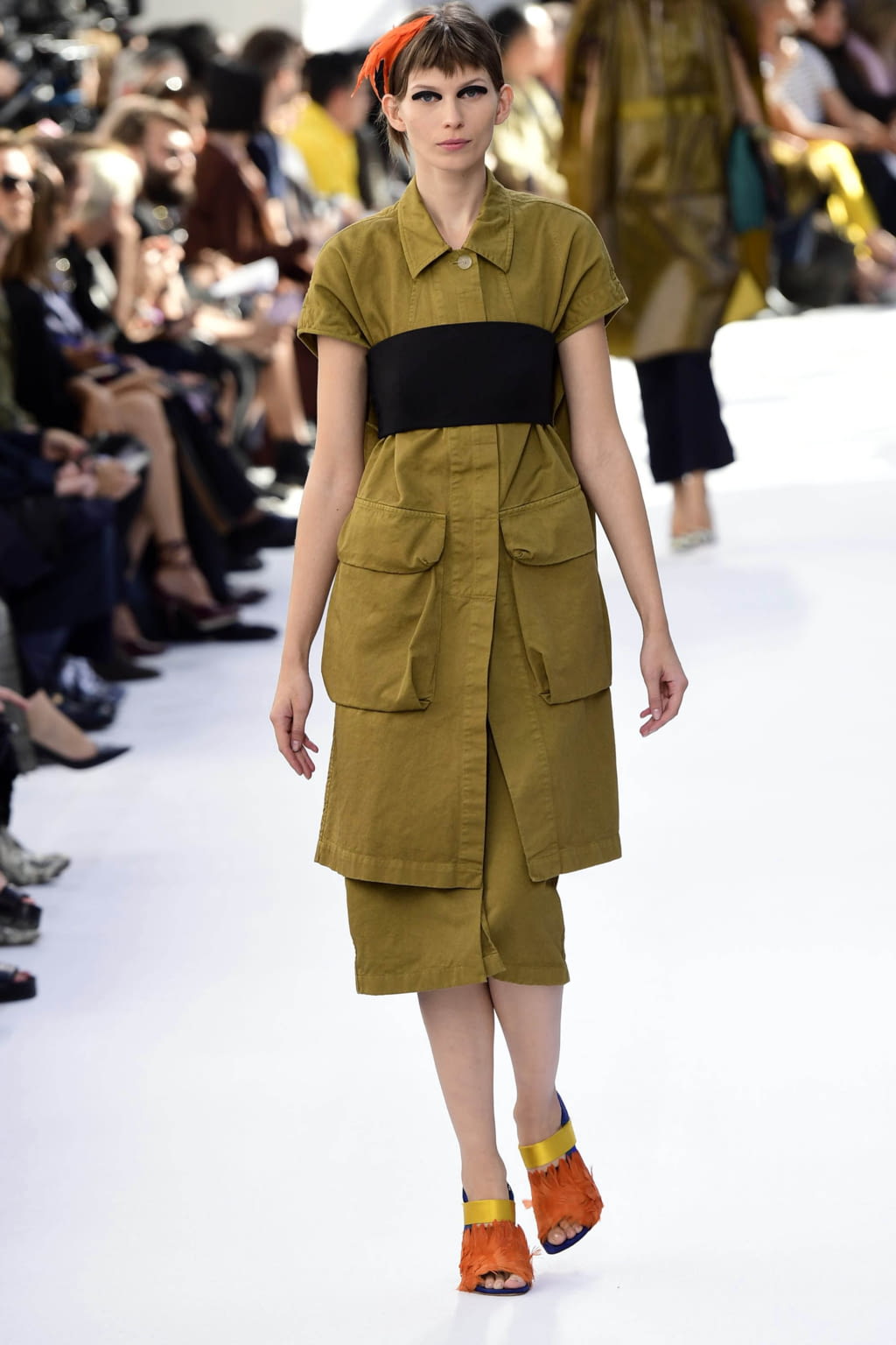 Fashion Week Paris Spring/Summer 2019 look 39 from the Dries Van Noten collection 女装
