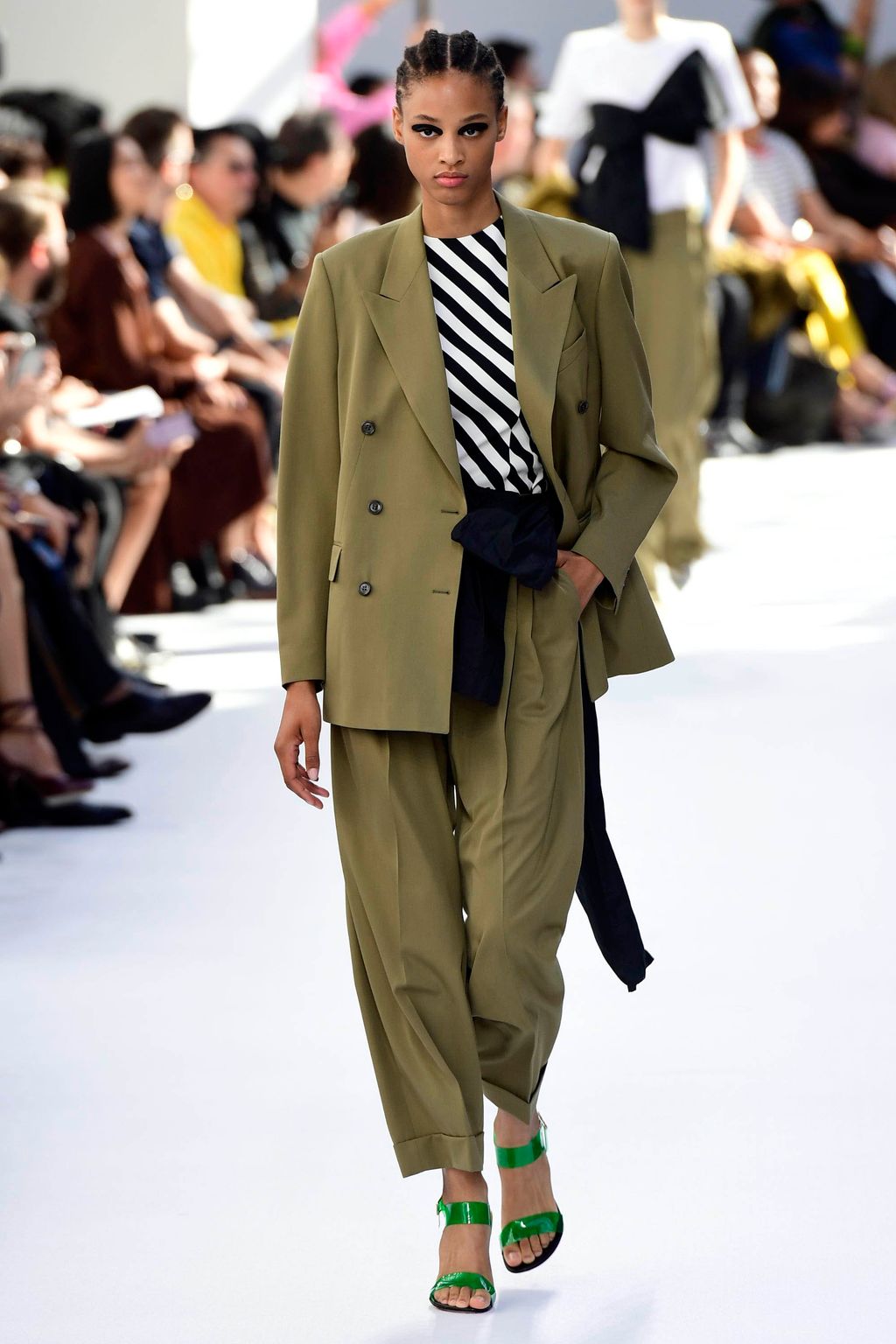Fashion Week Paris Spring/Summer 2019 look 45 from the Dries Van Noten collection 女装